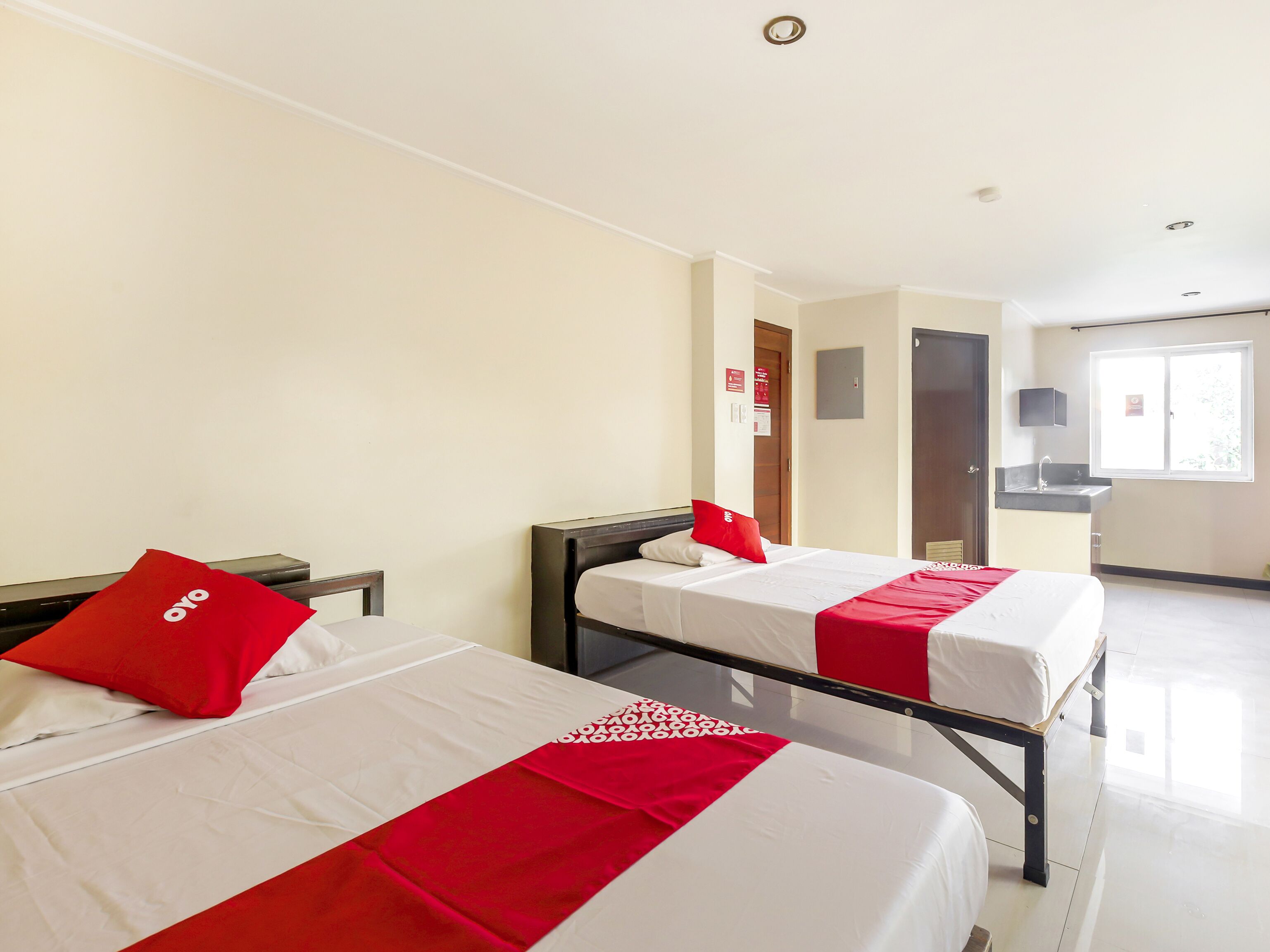 City Smiles Apartelle by OYO Rooms