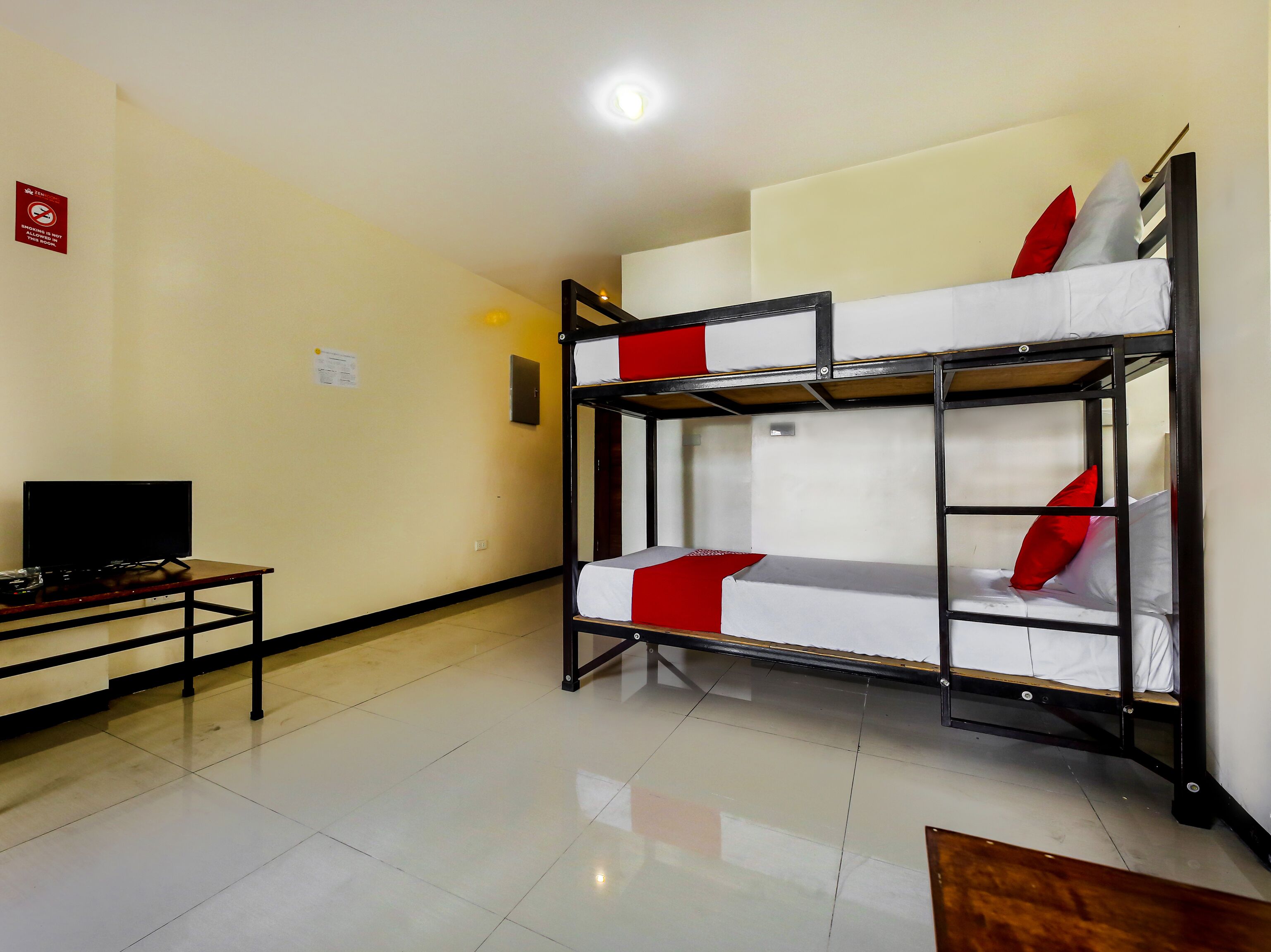 City Smiles Apartelle by OYO Rooms