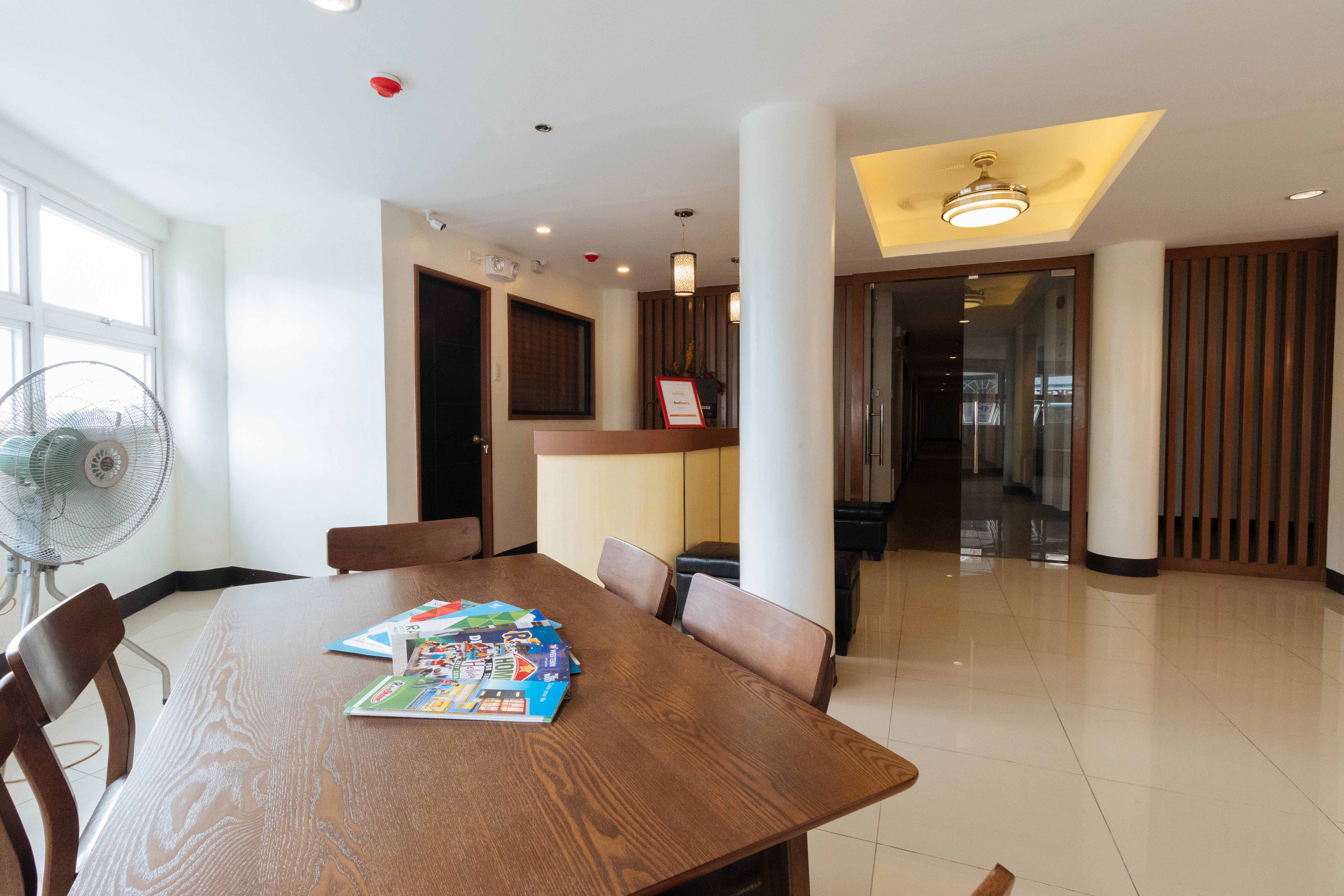 C Plaza Residences by RedDoorz