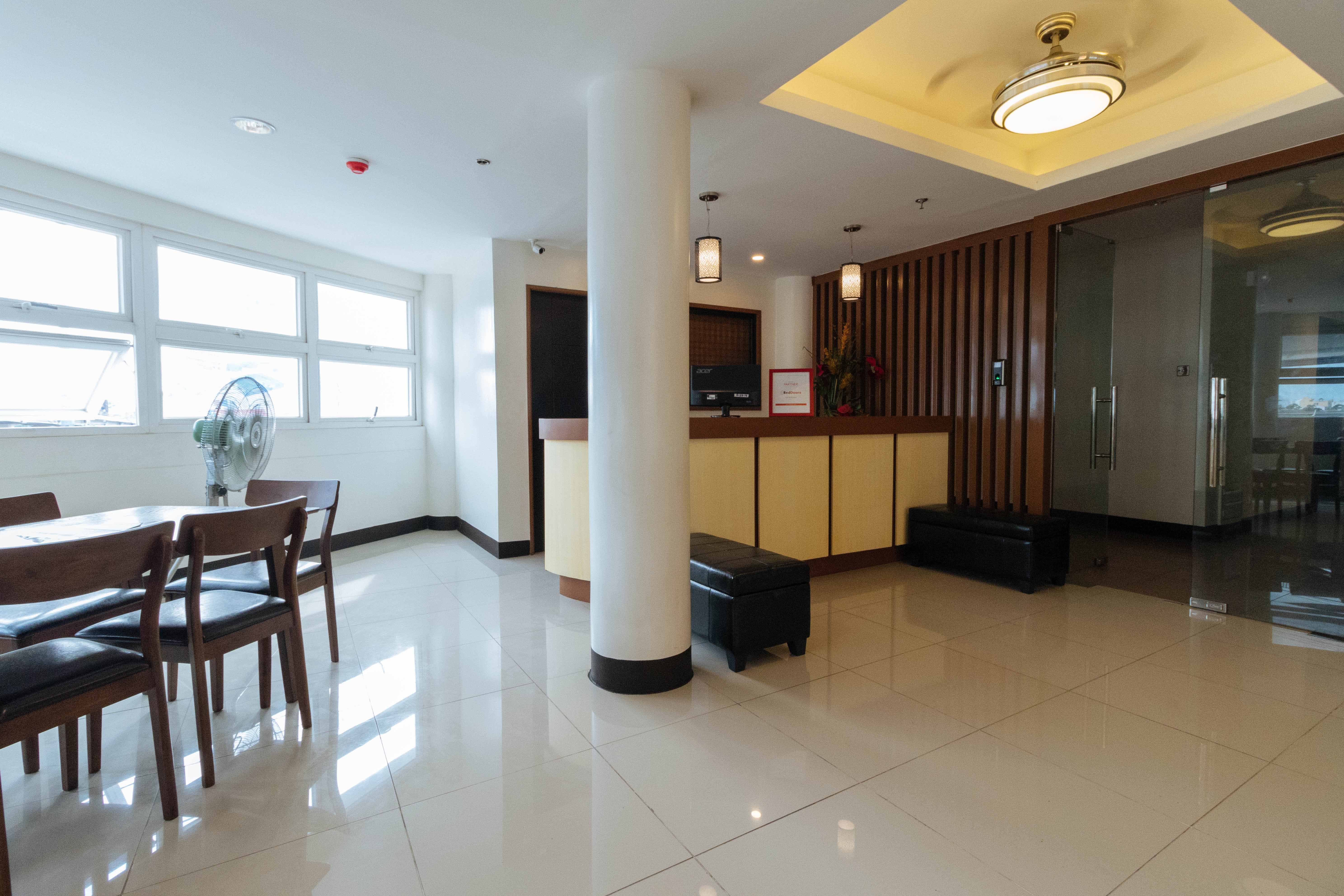 C Plaza Residences by RedDoorz