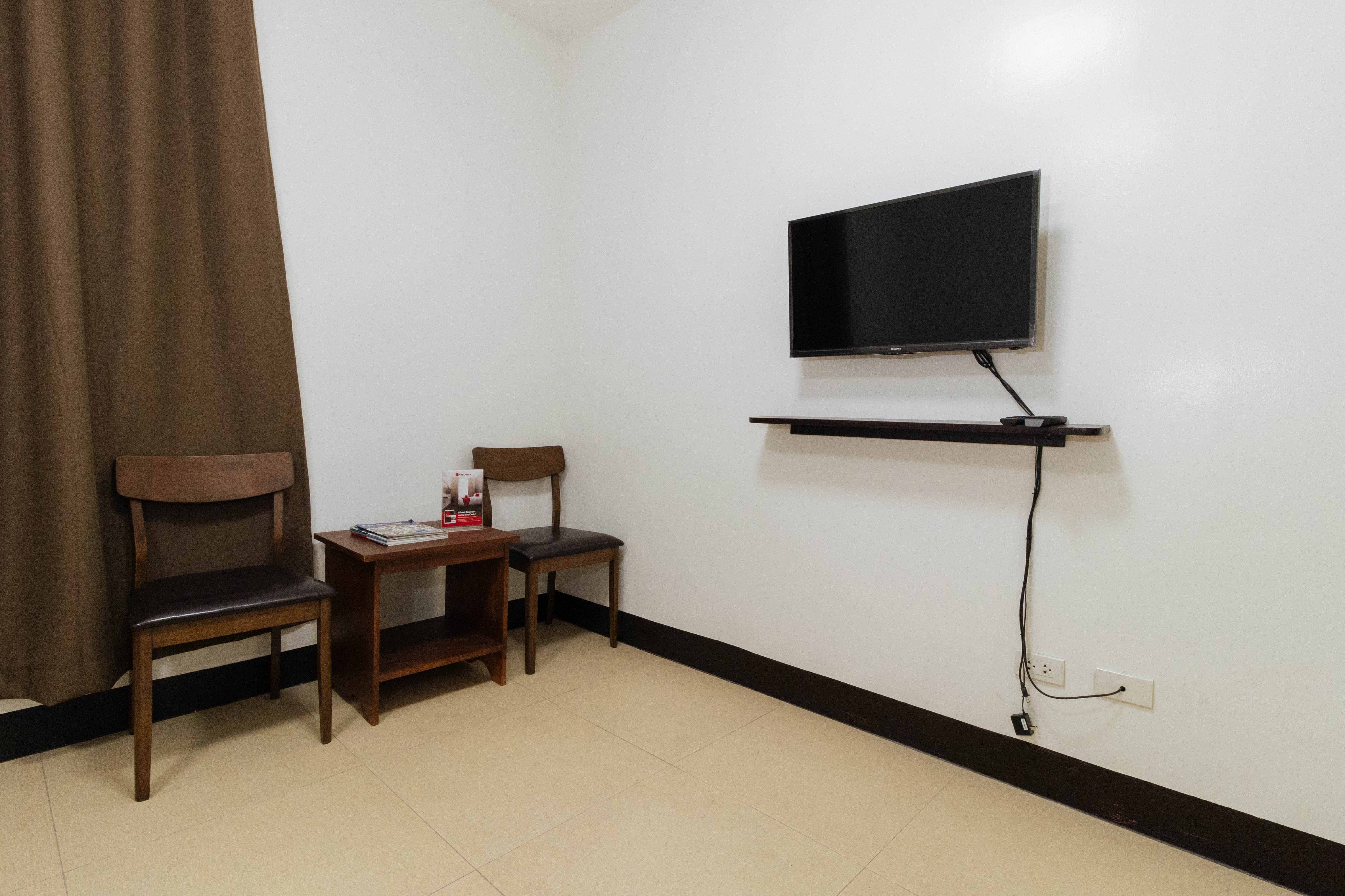 C Plaza Residences by RedDoorz