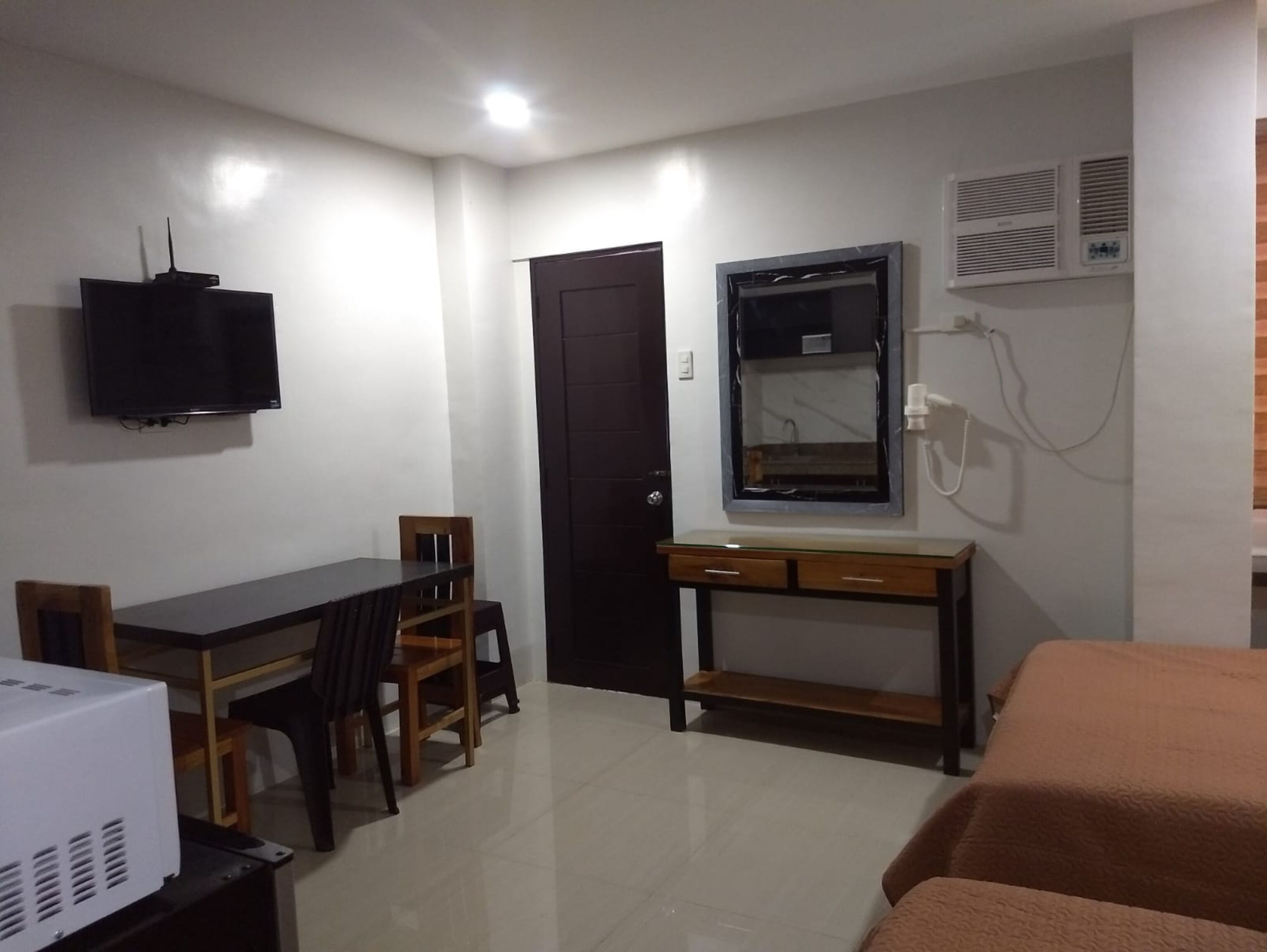 Dona Aurora Condotel by Oyo Rooms
