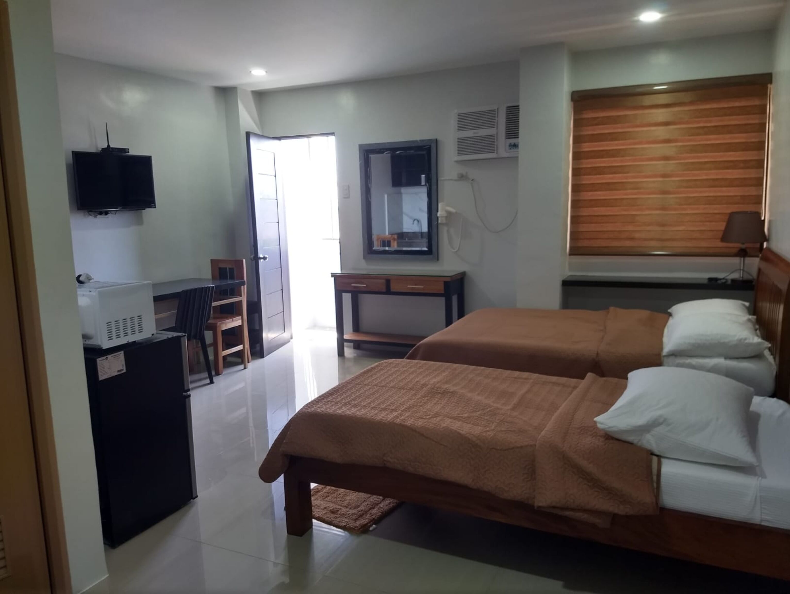 Dona Aurora Condotel by Oyo Rooms