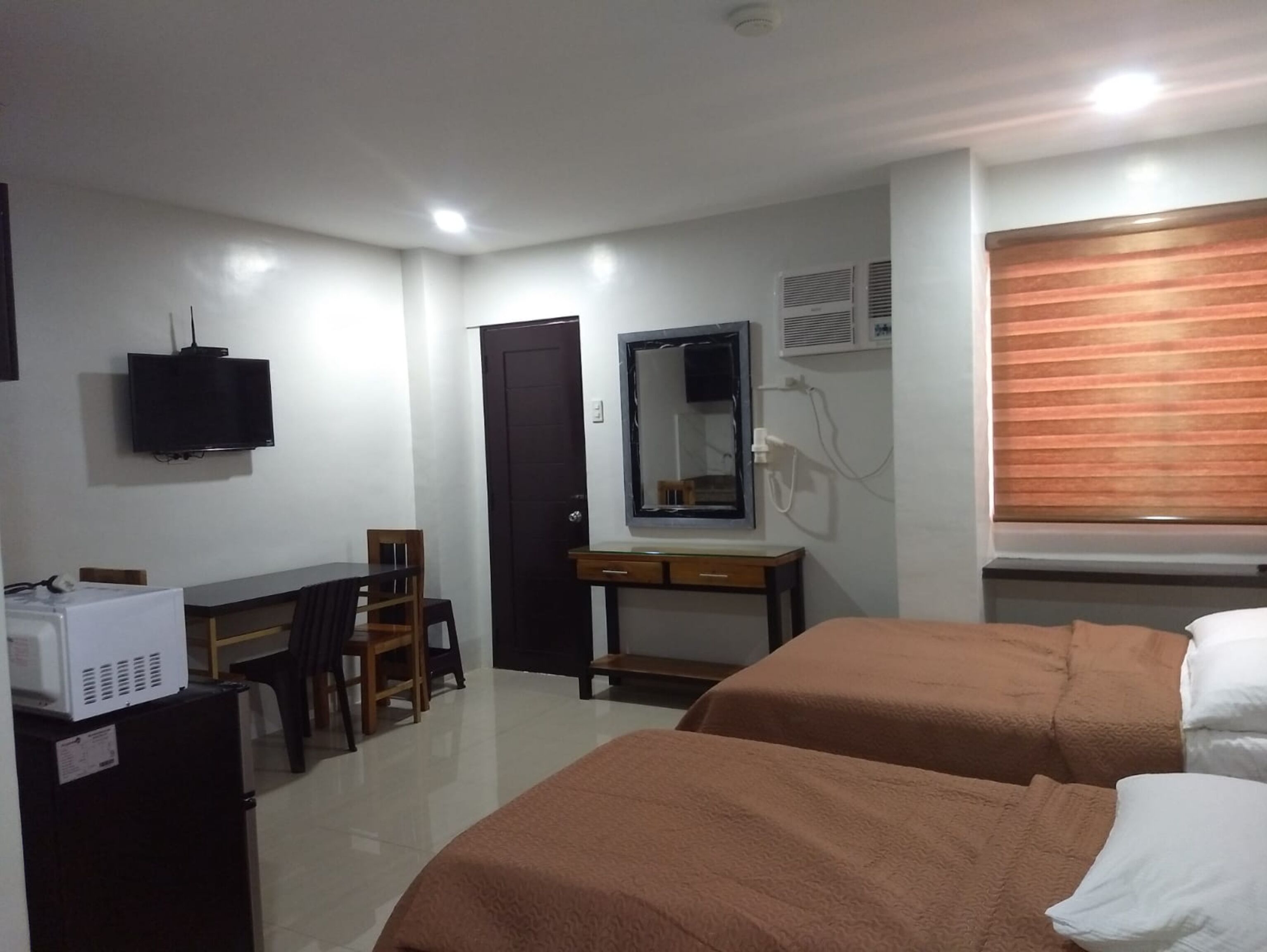 Dona Aurora Condotel by Oyo Rooms