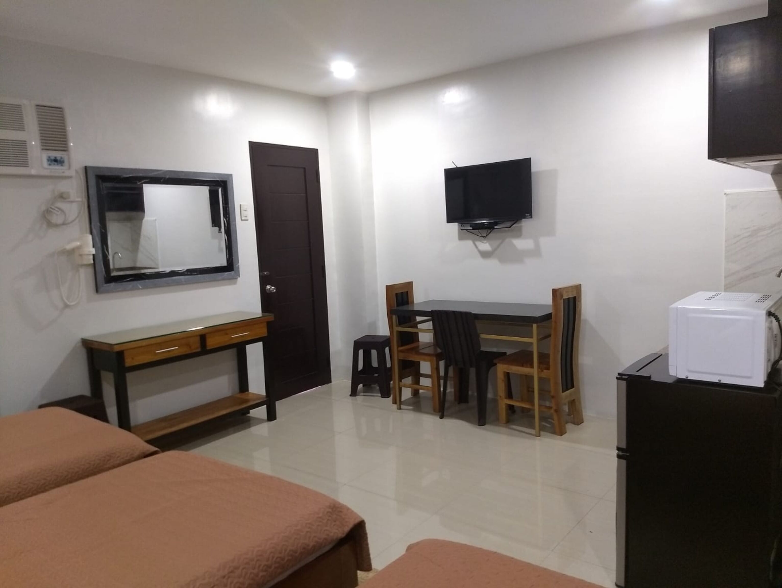 Dona Aurora Condotel by Oyo Rooms