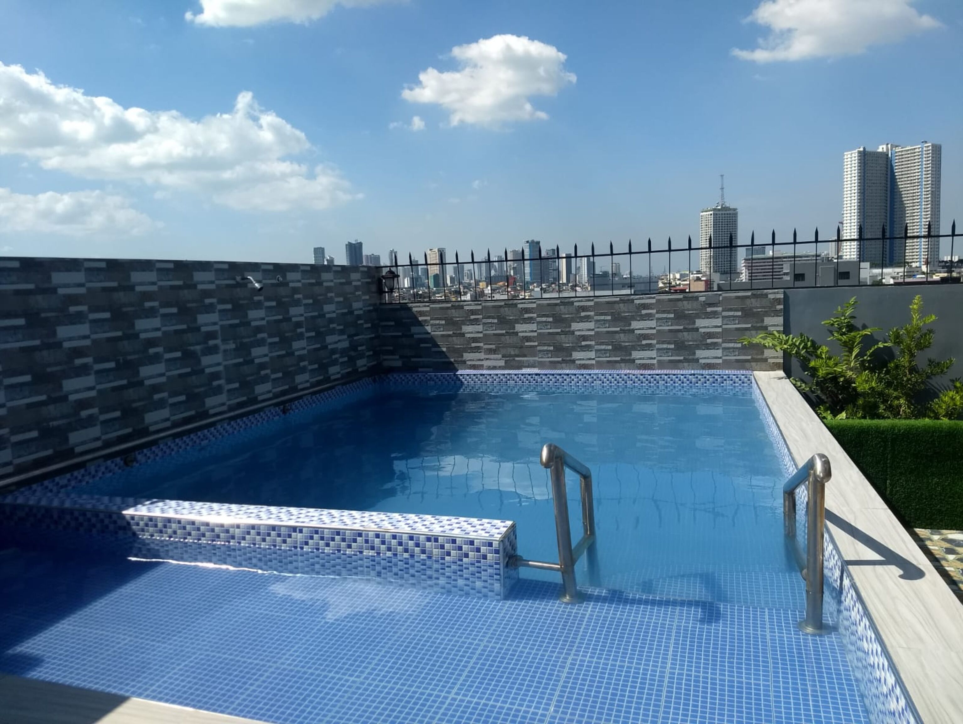 Dona Aurora Condotel by Oyo Rooms
