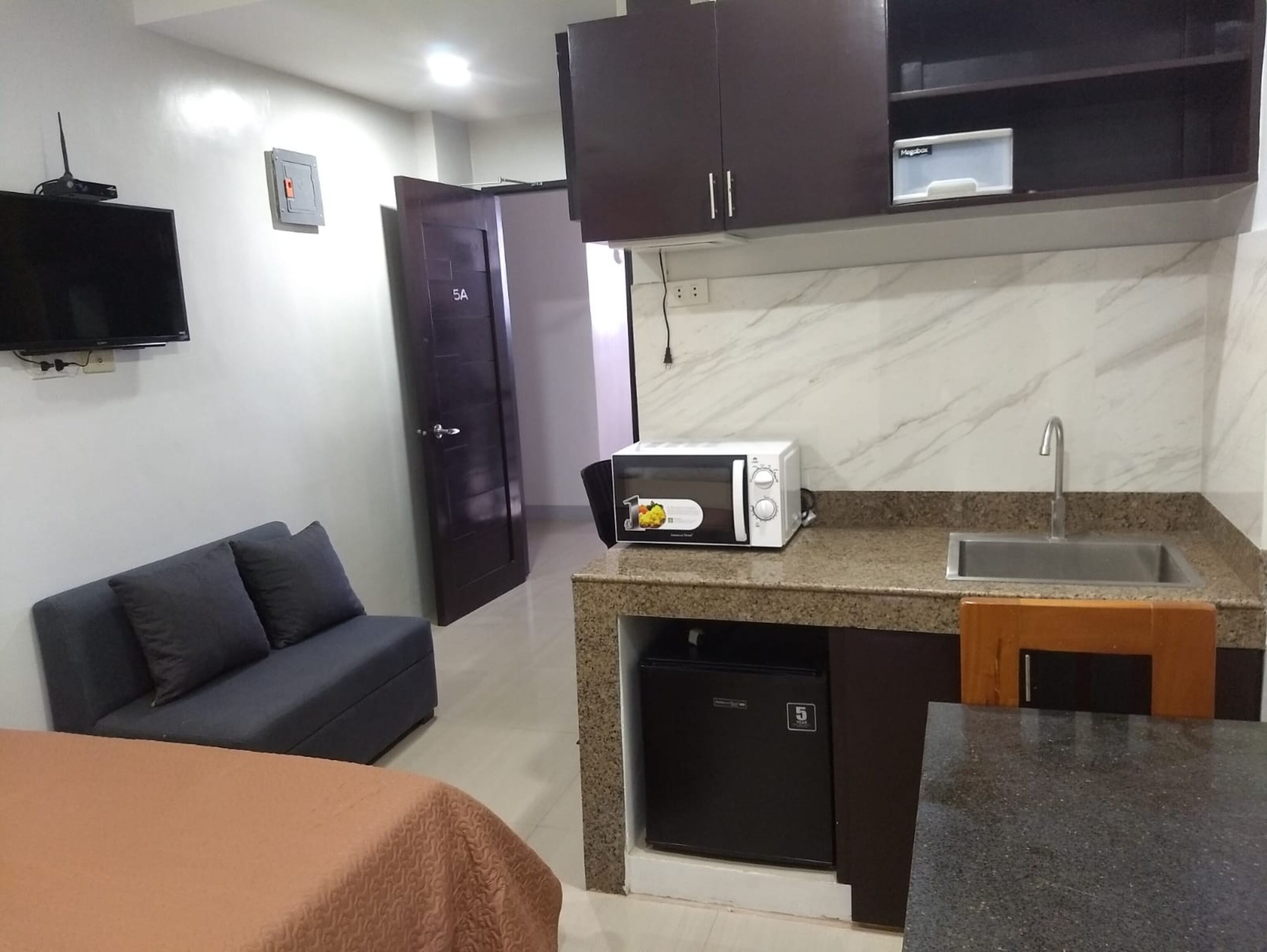 Dona Aurora Condotel by Oyo Rooms