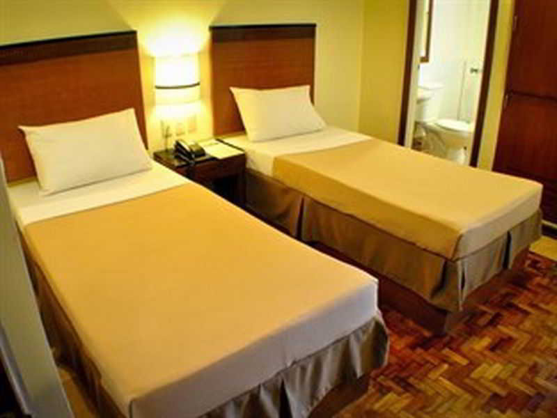OYO 406 Royal Parc Inn & Suites
