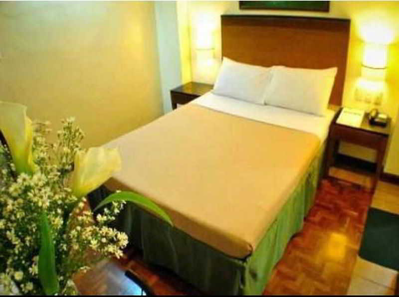 OYO 406 Royal Parc Inn & Suites