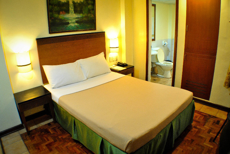 OYO 406 Royal Parc Inn & Suites