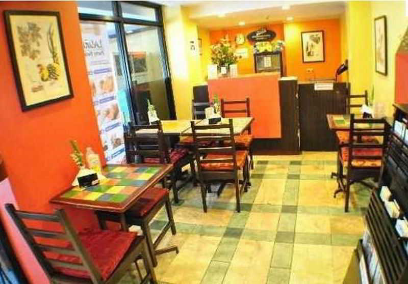 OYO 406 Royal Parc Inn & Suites