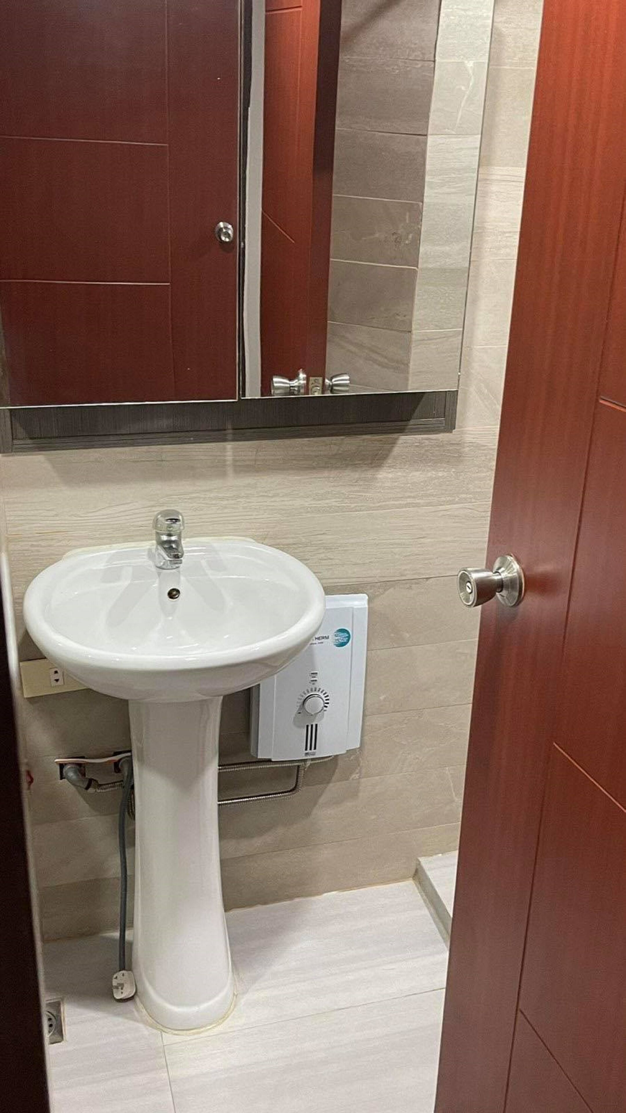 Gilmore Tower Suites By SMS Hospitality