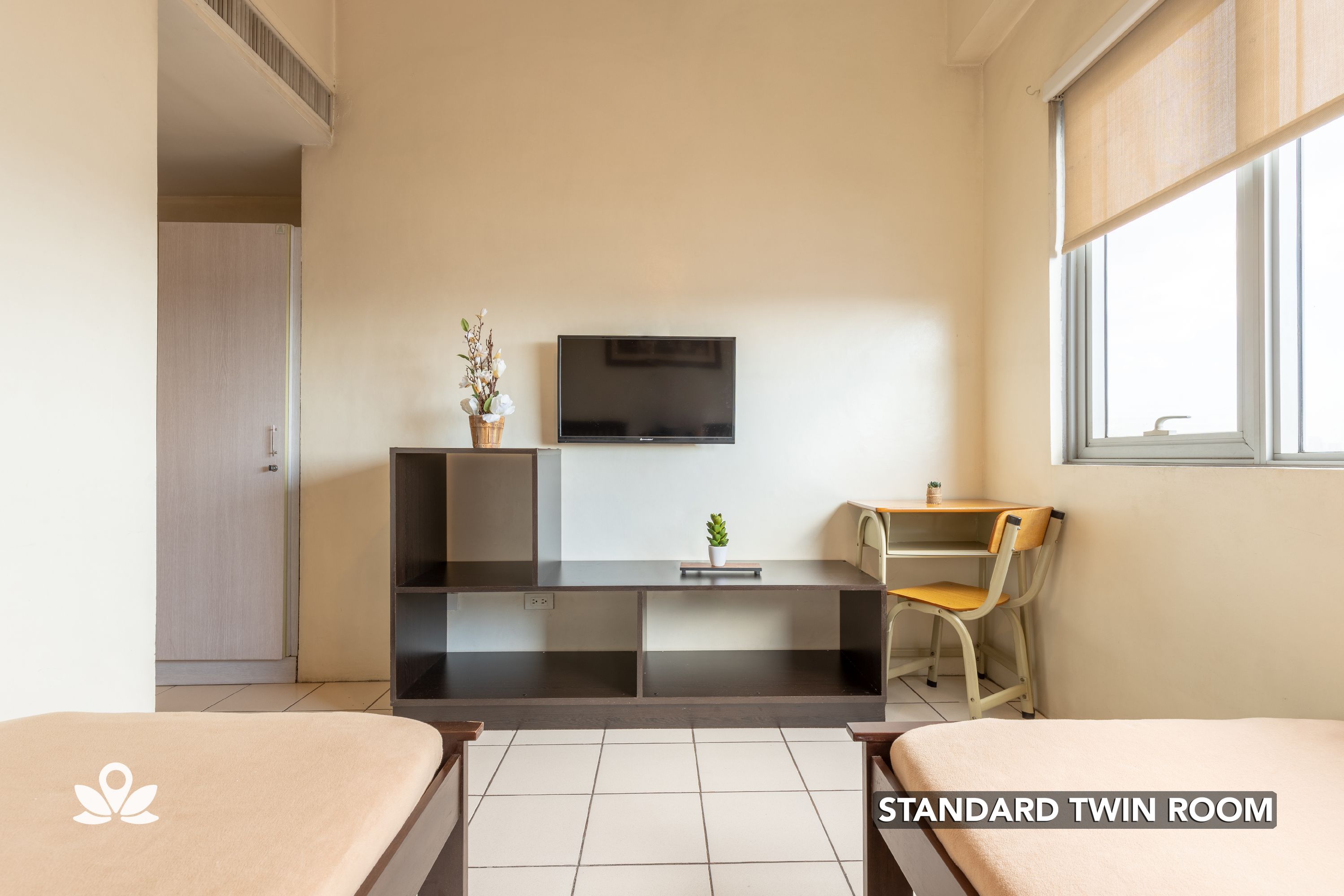 Golden Panda Dormtel by ZEN Rooms