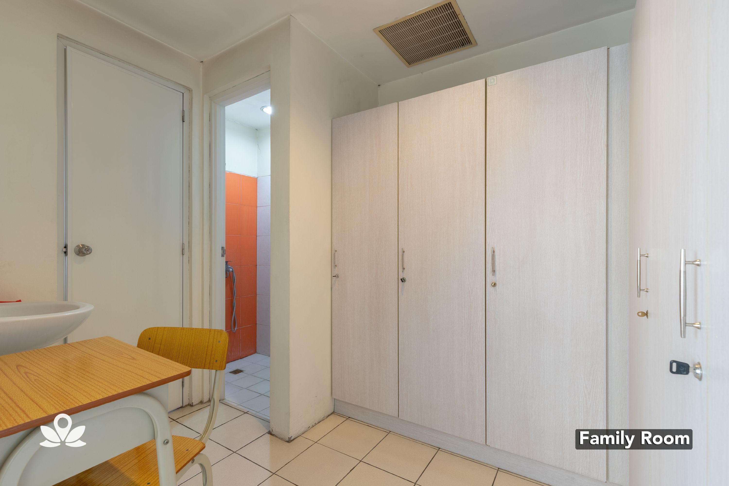 Golden Panda Dormtel by ZEN Rooms