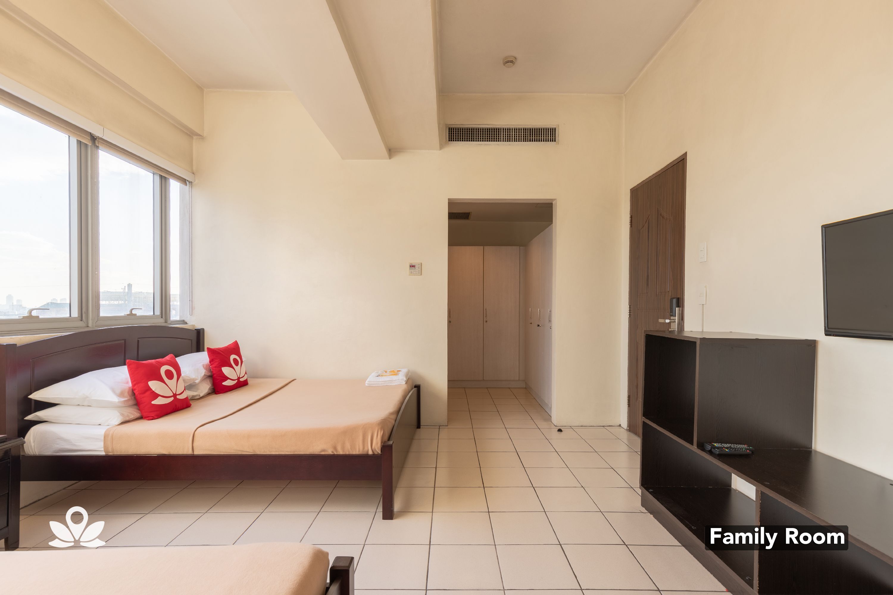 Golden Panda Dormtel by ZEN Rooms