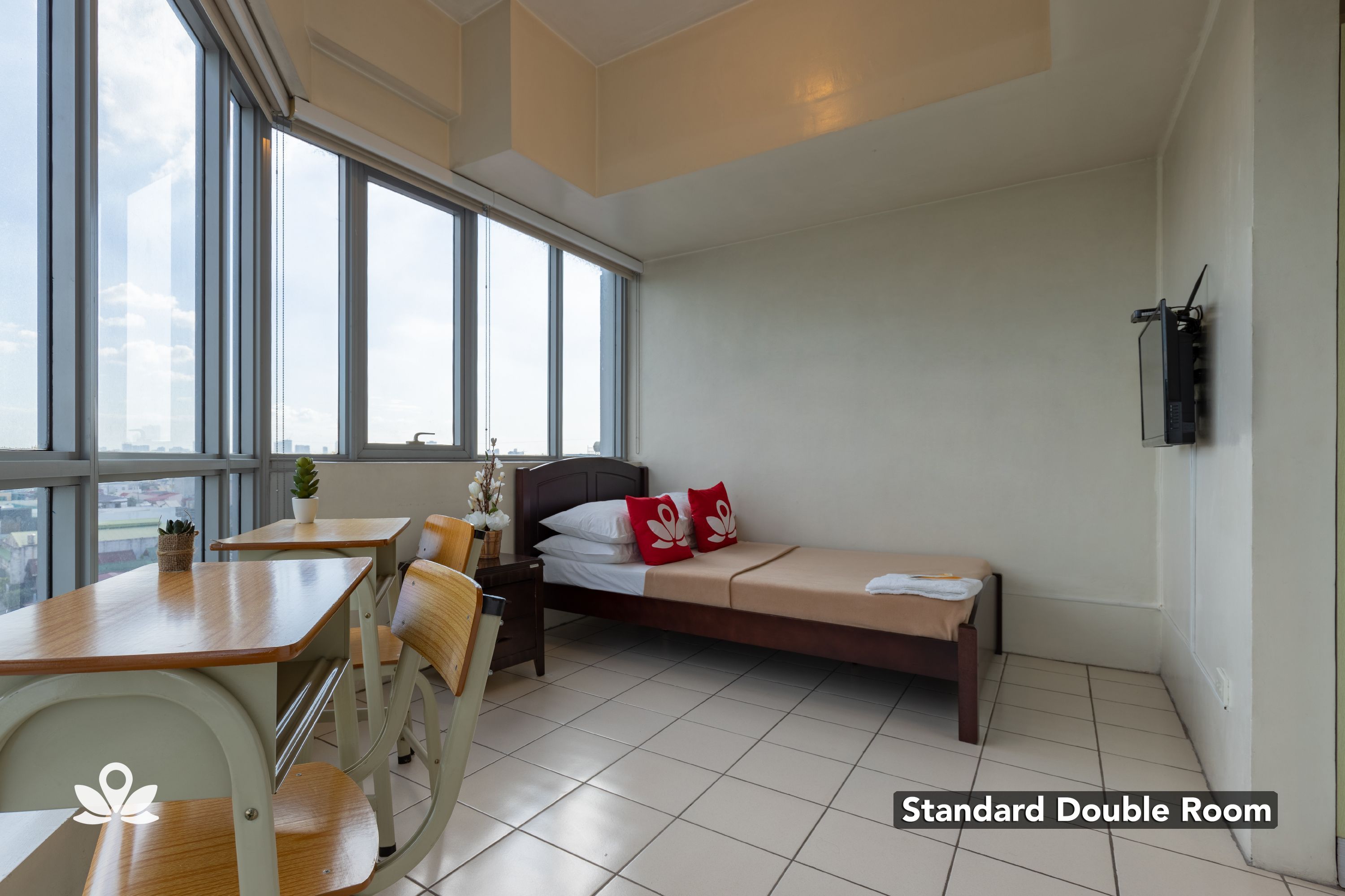 Golden Panda Dormtel by ZEN Rooms