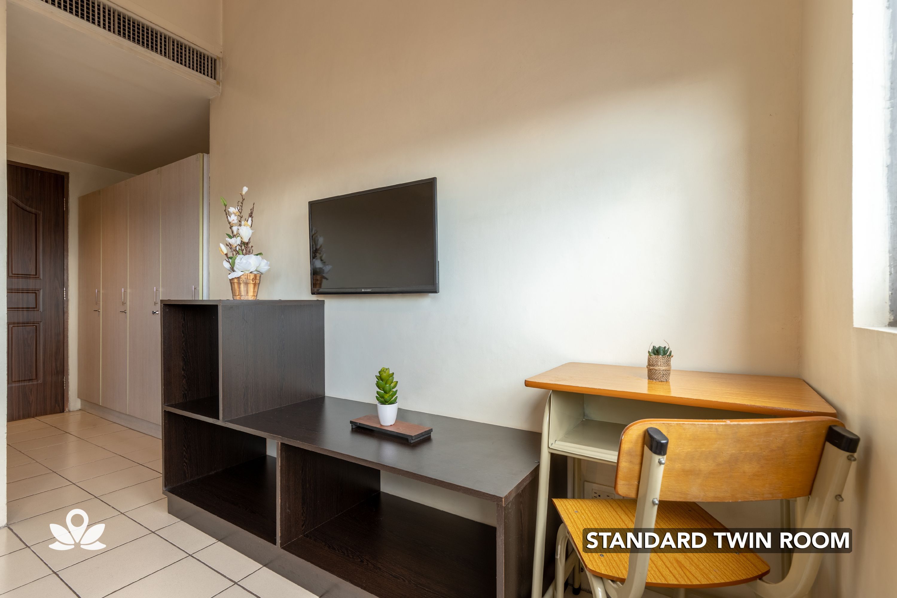 Golden Panda Dormtel by ZEN Rooms