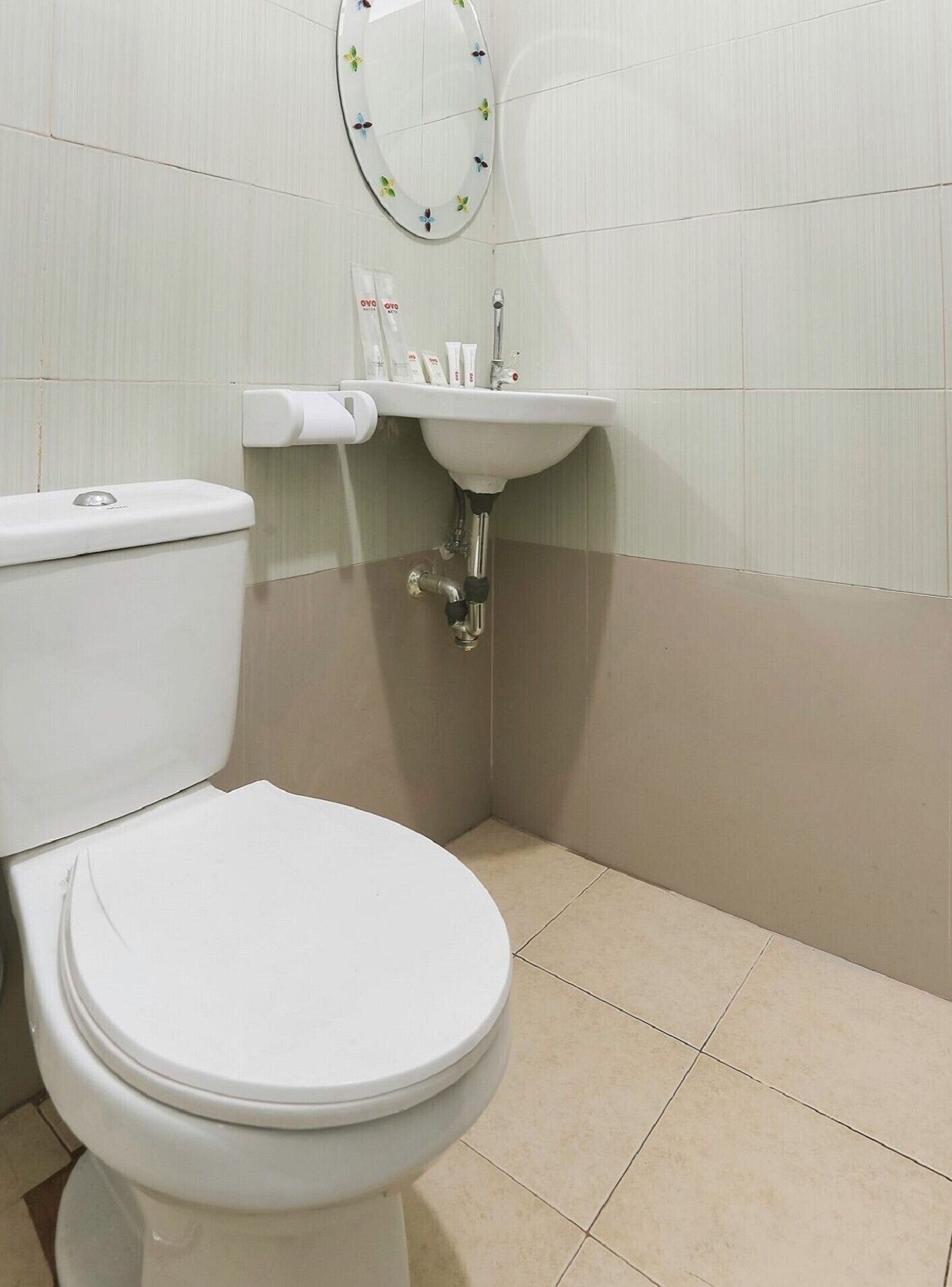 Heroes Building by OYO Rooms