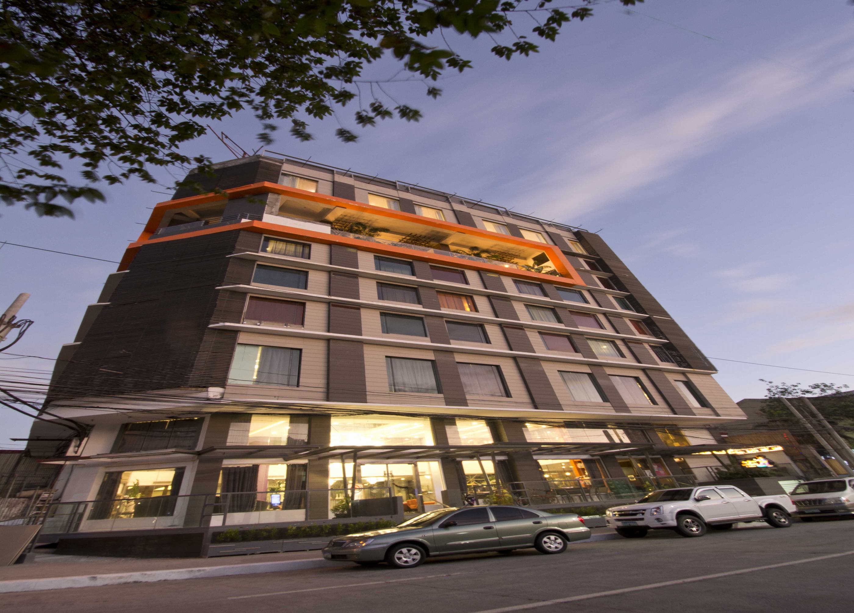Hive Hotel & Convention Place
