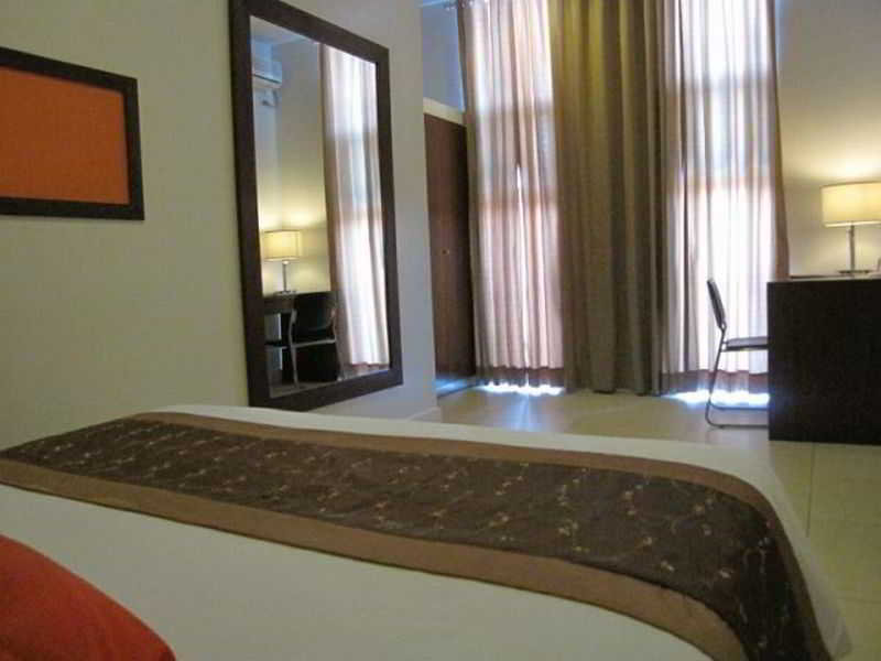 Hotel 878
