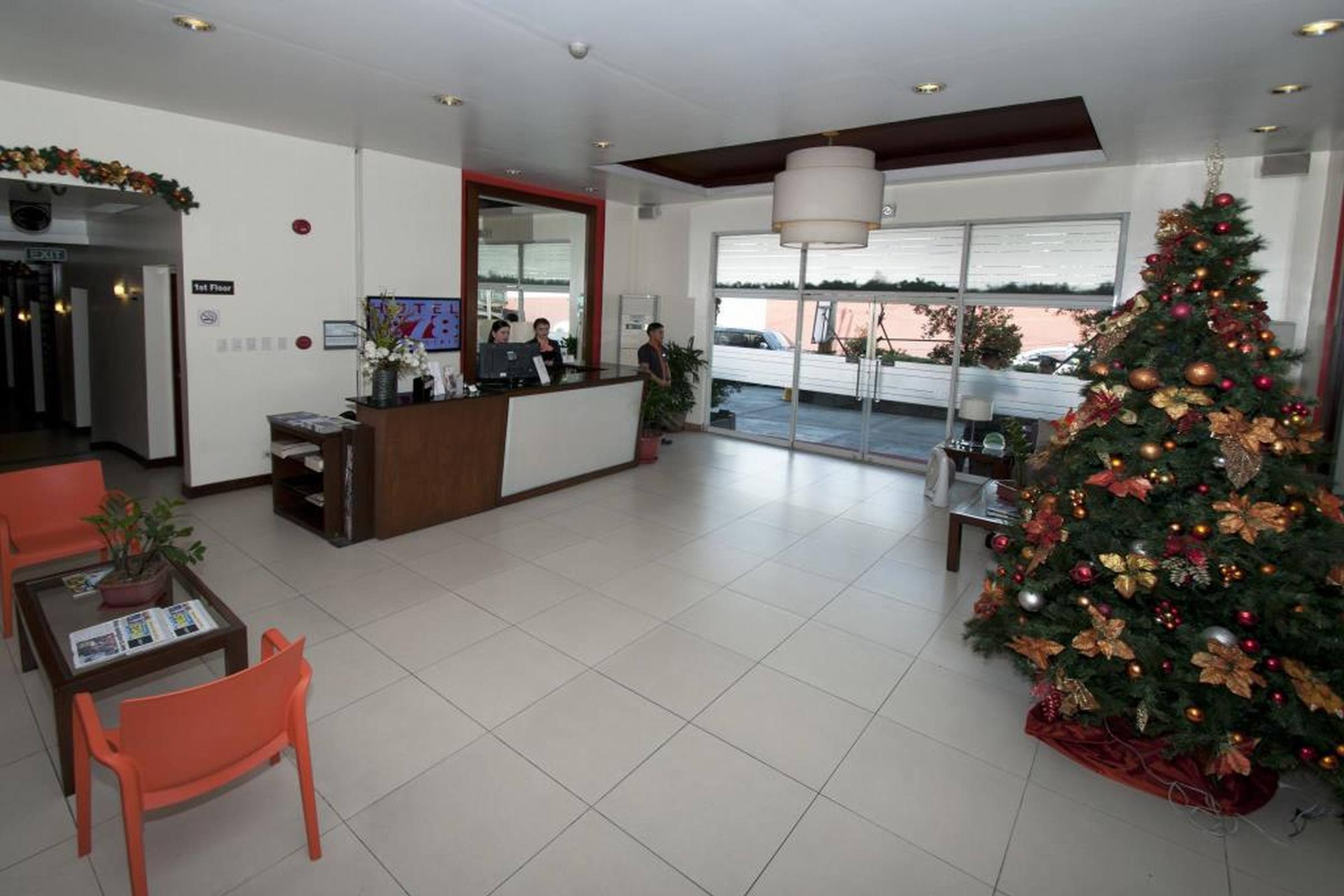 Hotel 878