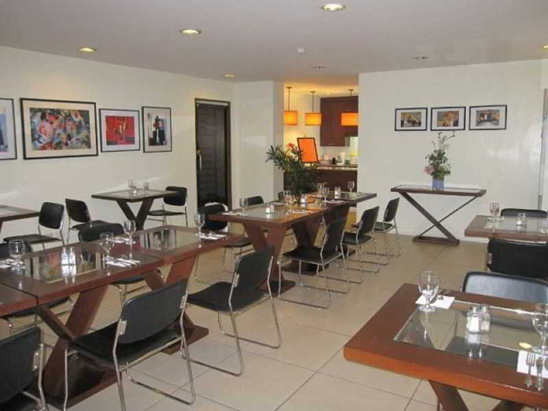 Hotel 878