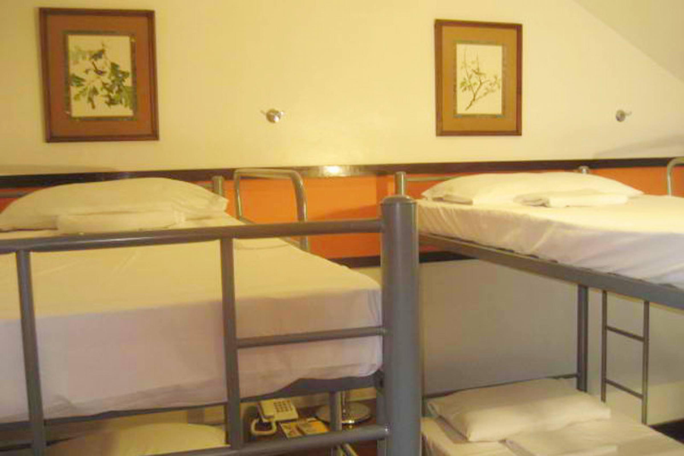 Hotel 878