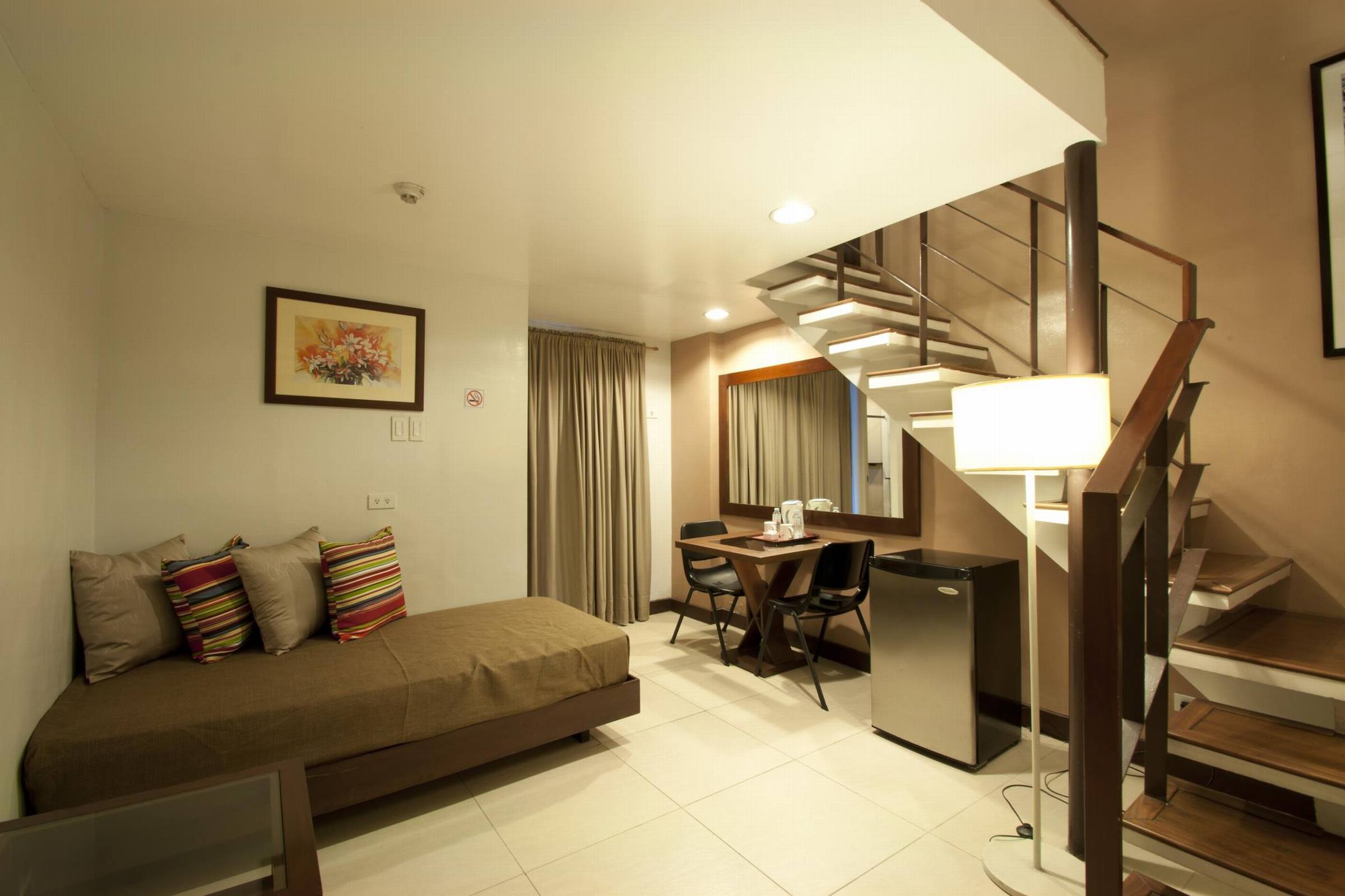 Hotel 878