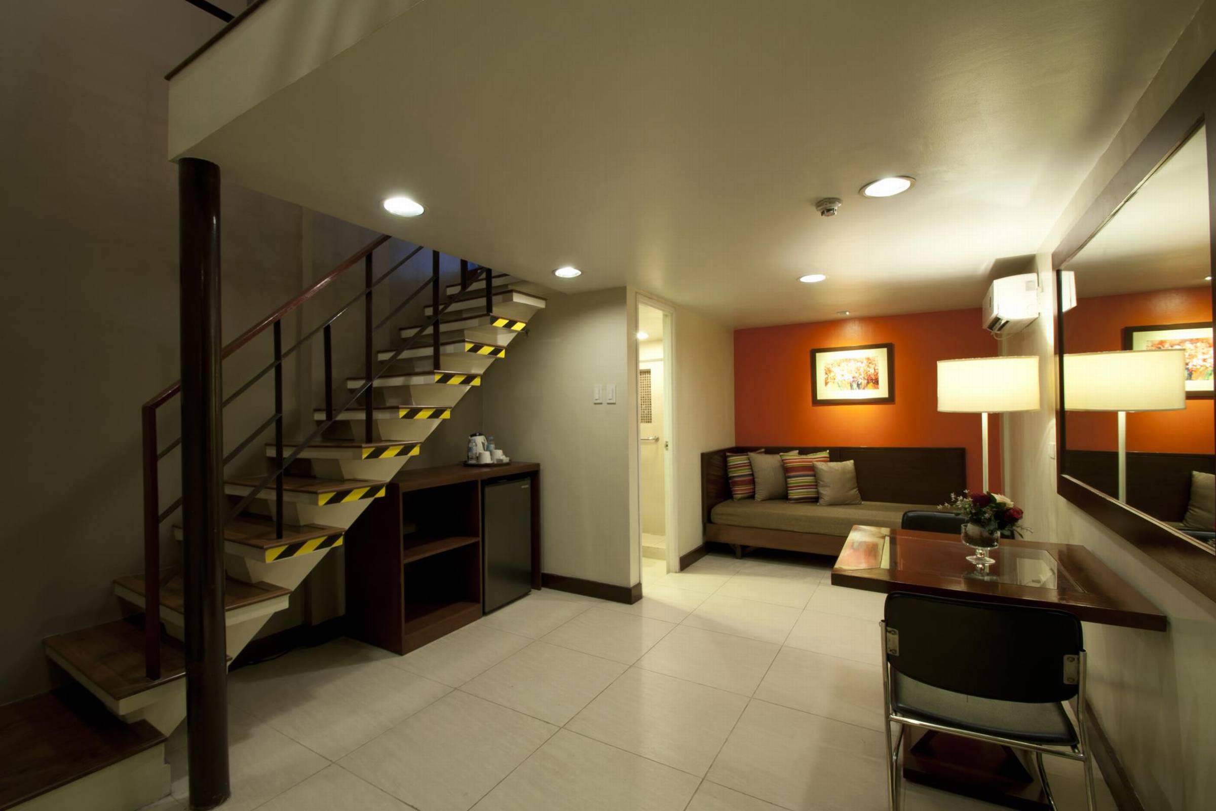 Hotel 878