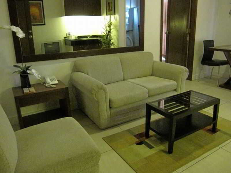 Hotel 878