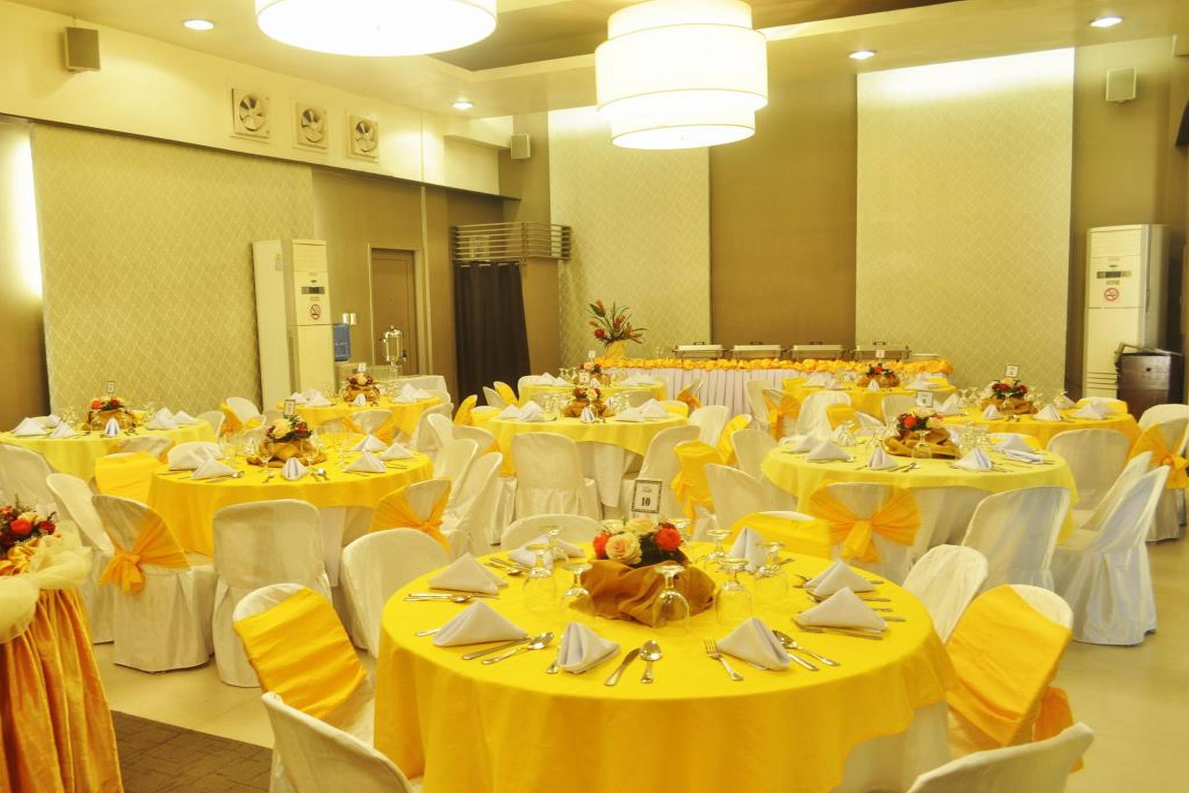 Hotel 878