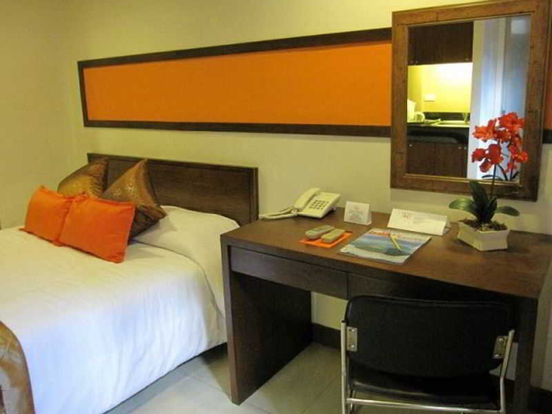 Hotel 878