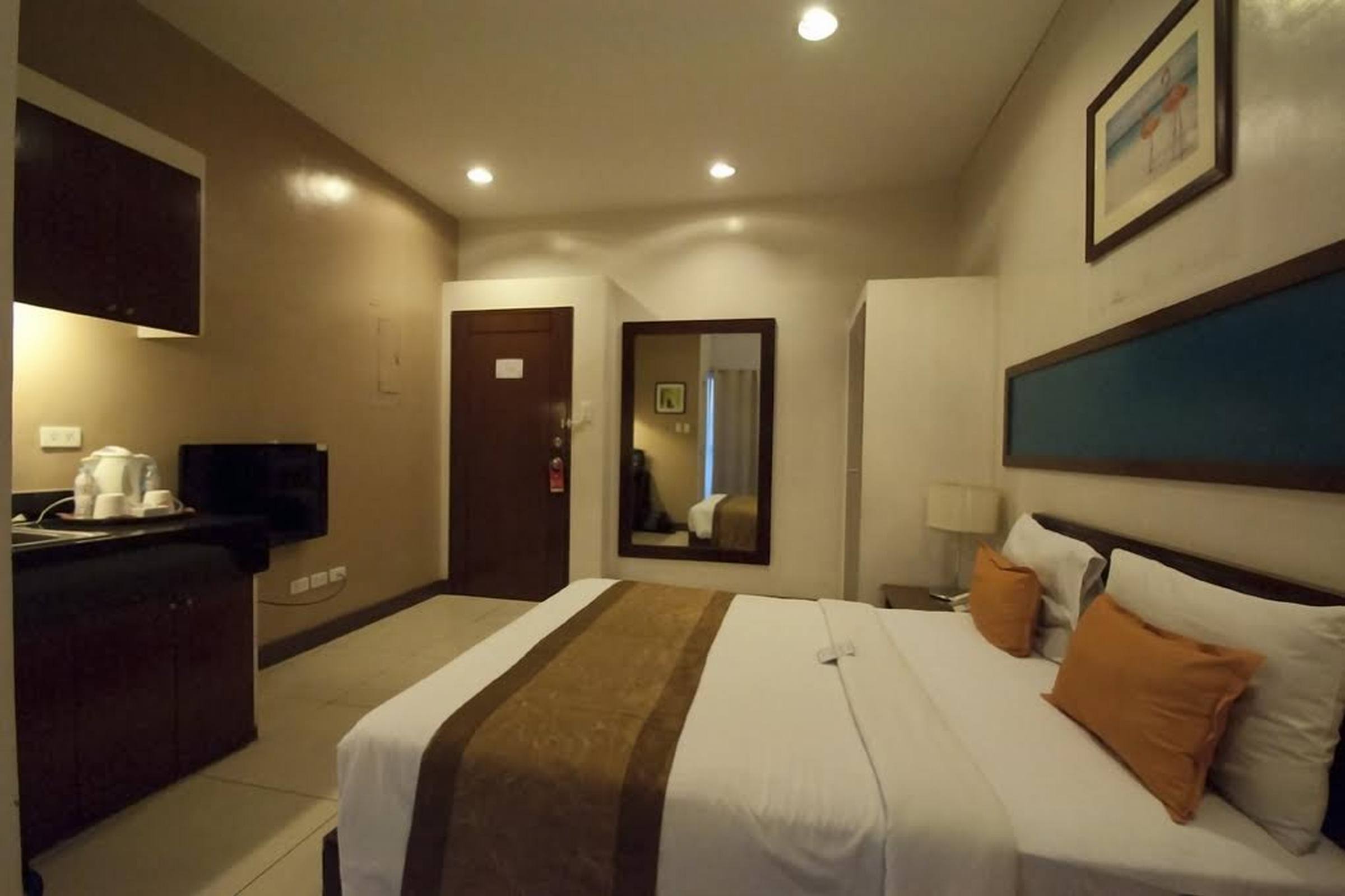 Hotel 878