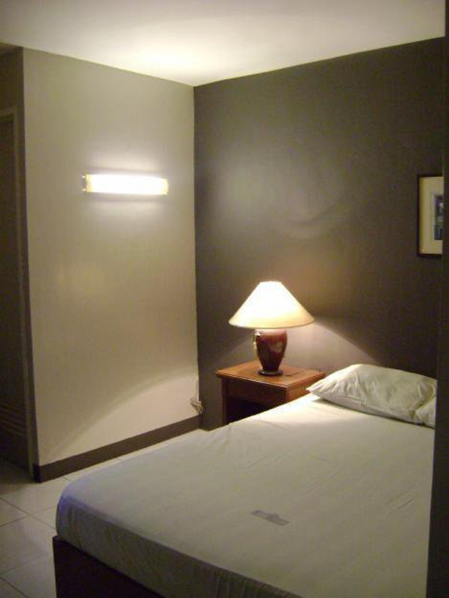 Metro Room Budget Hotel