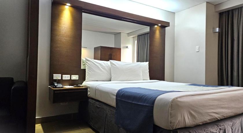 Microtel by Wyndham Acropolis
