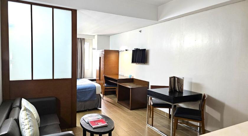 Microtel by Wyndham Acropolis