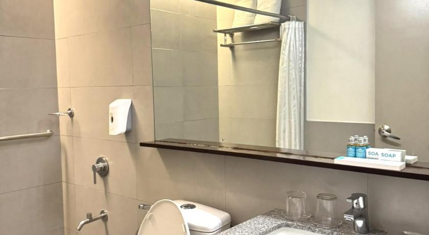 Microtel by Wyndham Acropolis