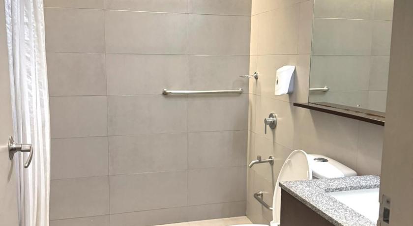 Microtel by Wyndham Acropolis