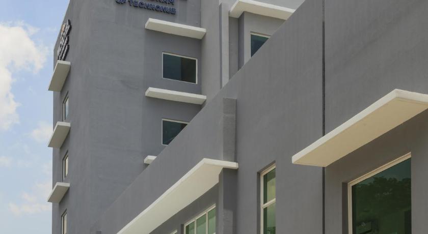 Microtel by Wyndham UP Techno Hub