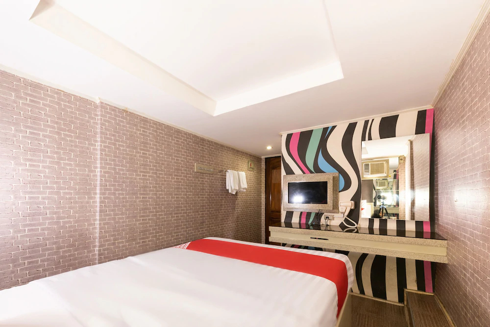 Paradise Apartelle by OYO Rooms