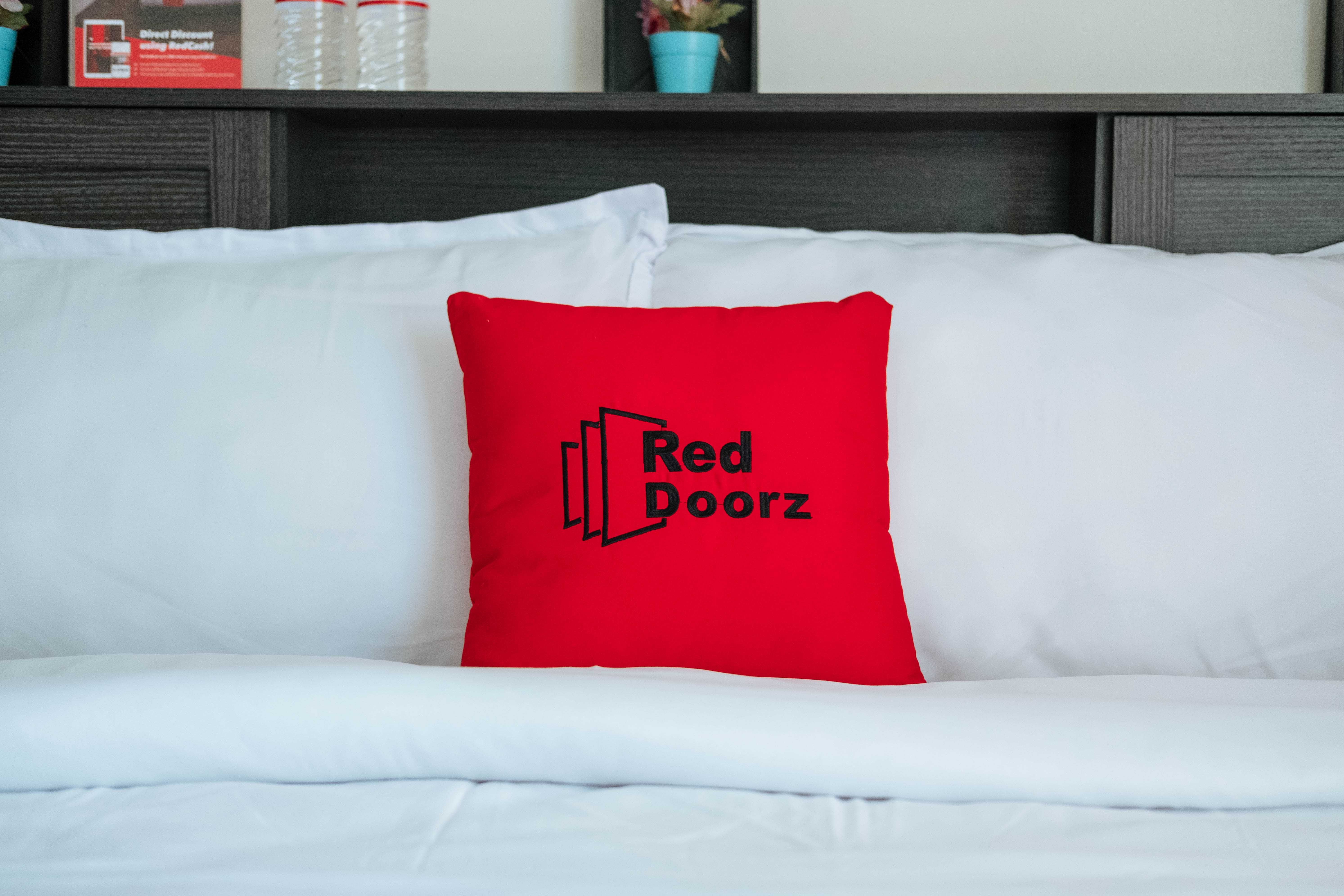 Reddoorz Premium Near MRT North Avenue Station