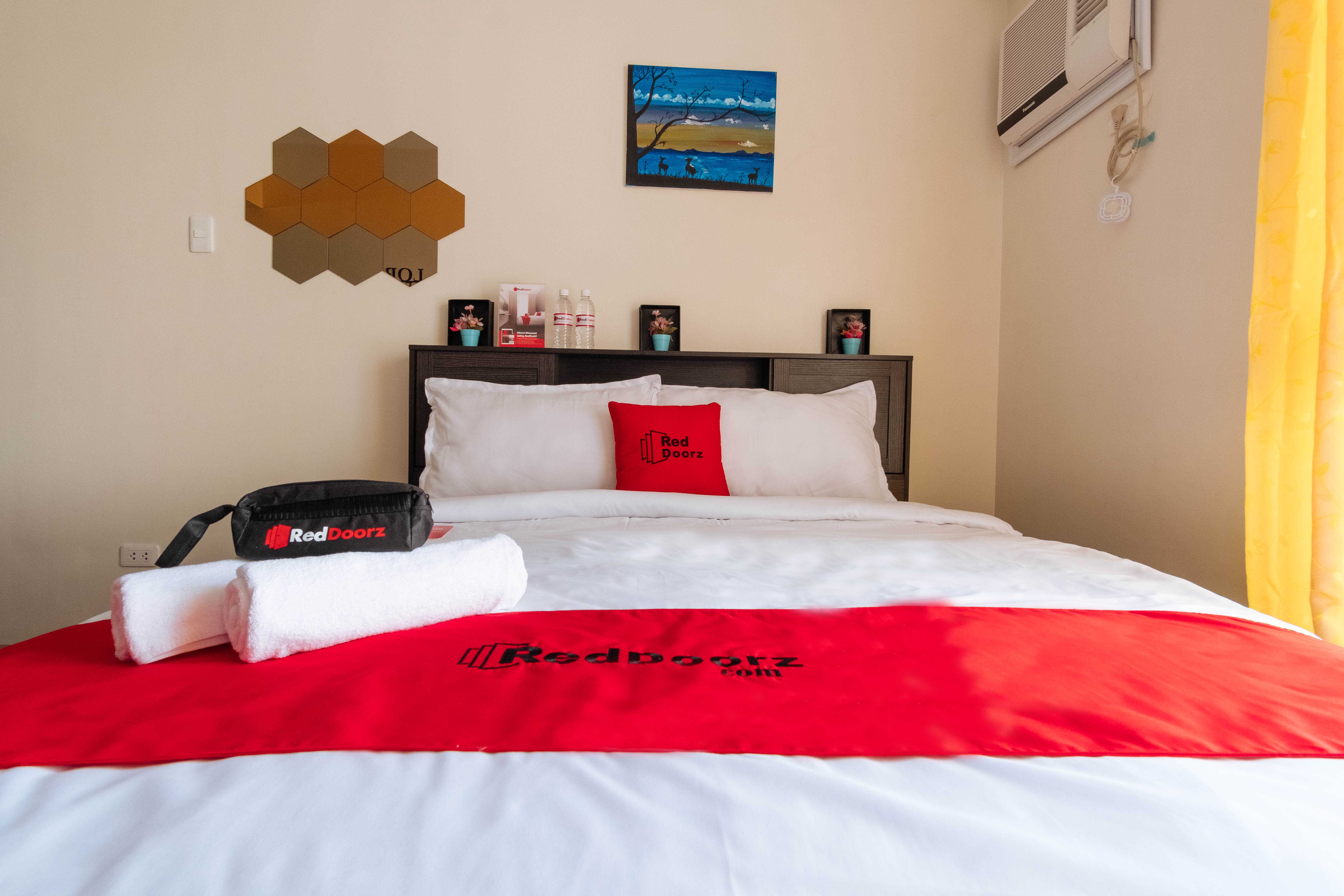 Reddoorz Premium Near MRT North Avenue Station