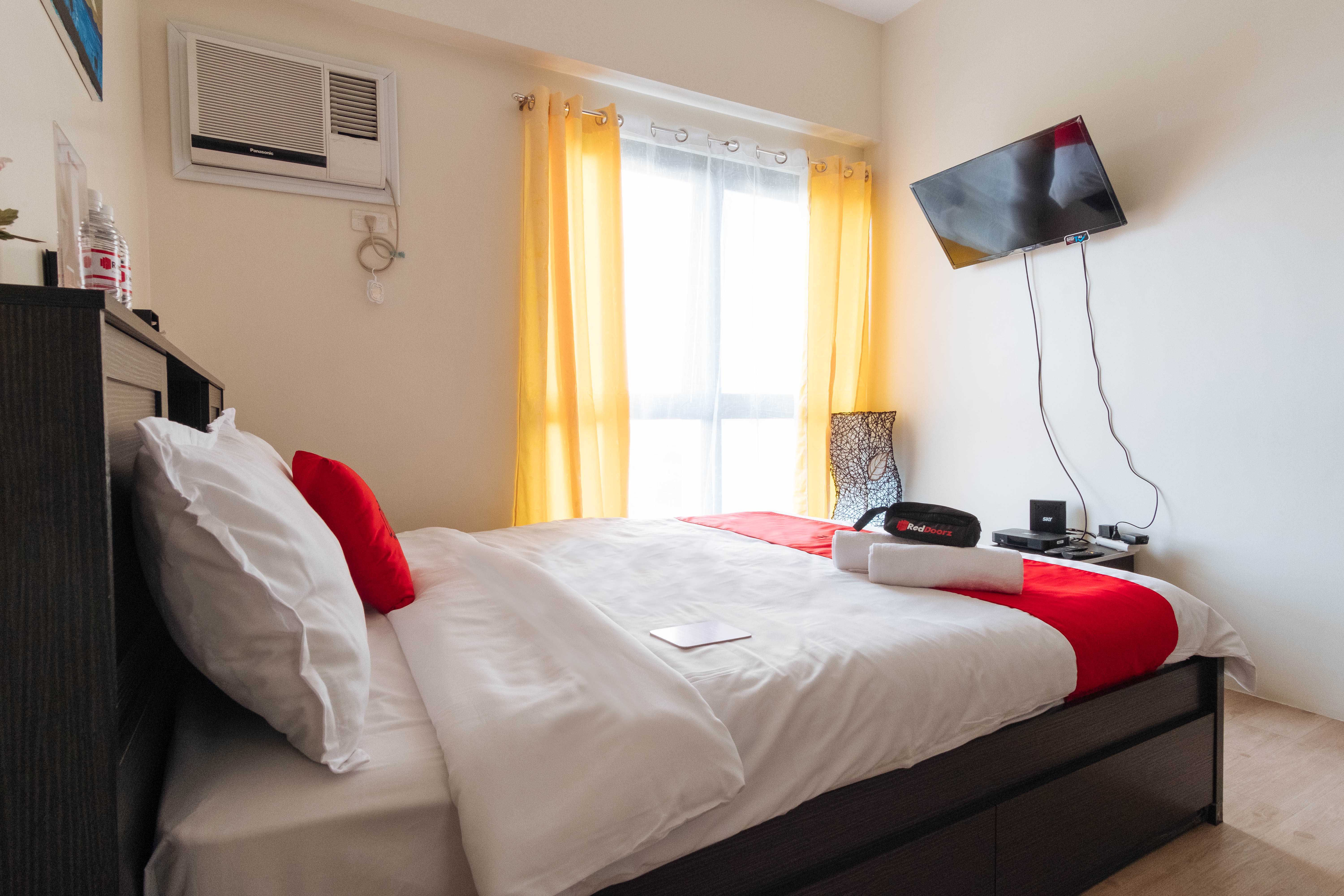 Reddoorz Premium Near MRT North Avenue Station