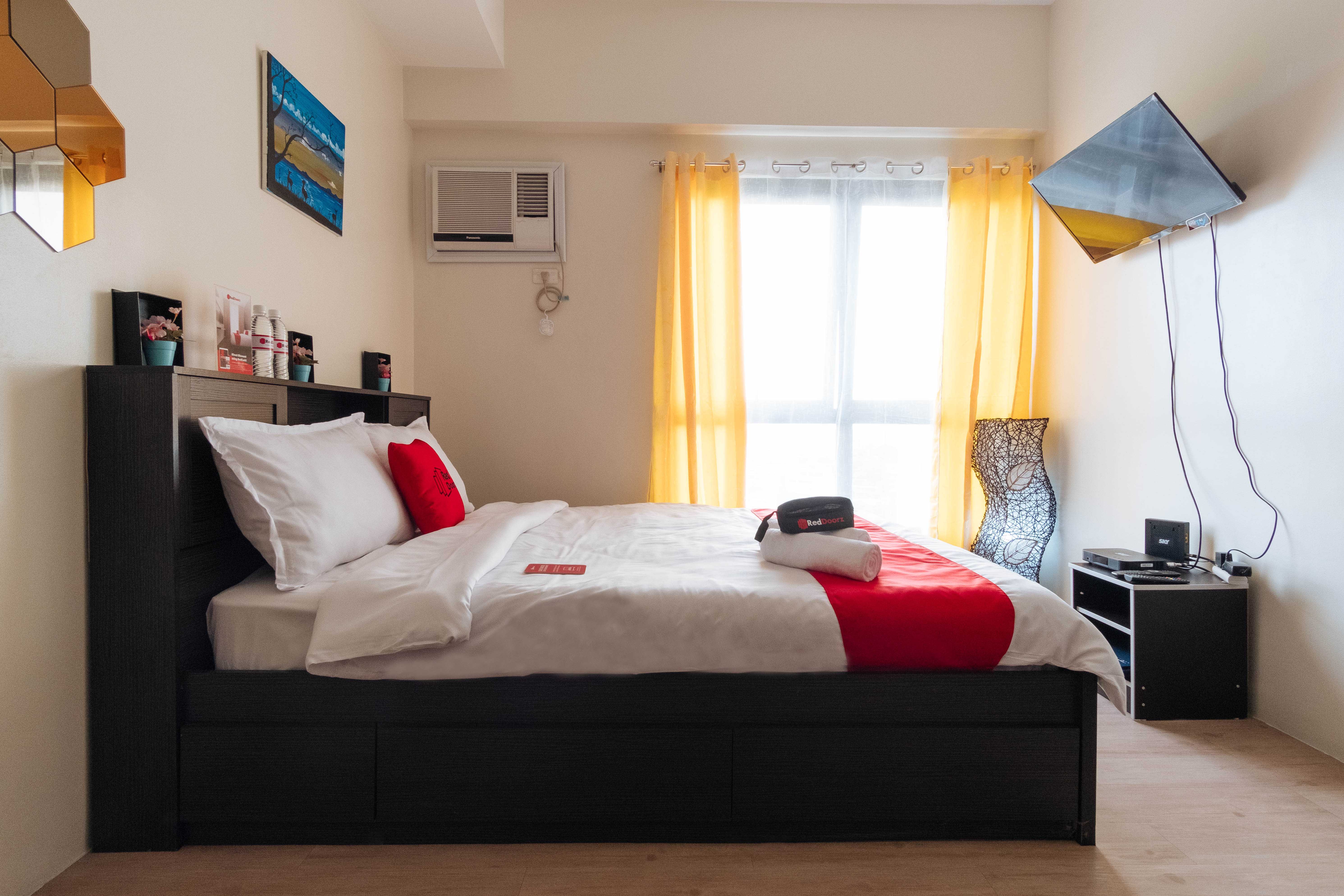 Reddoorz Premium Near MRT North Avenue Station