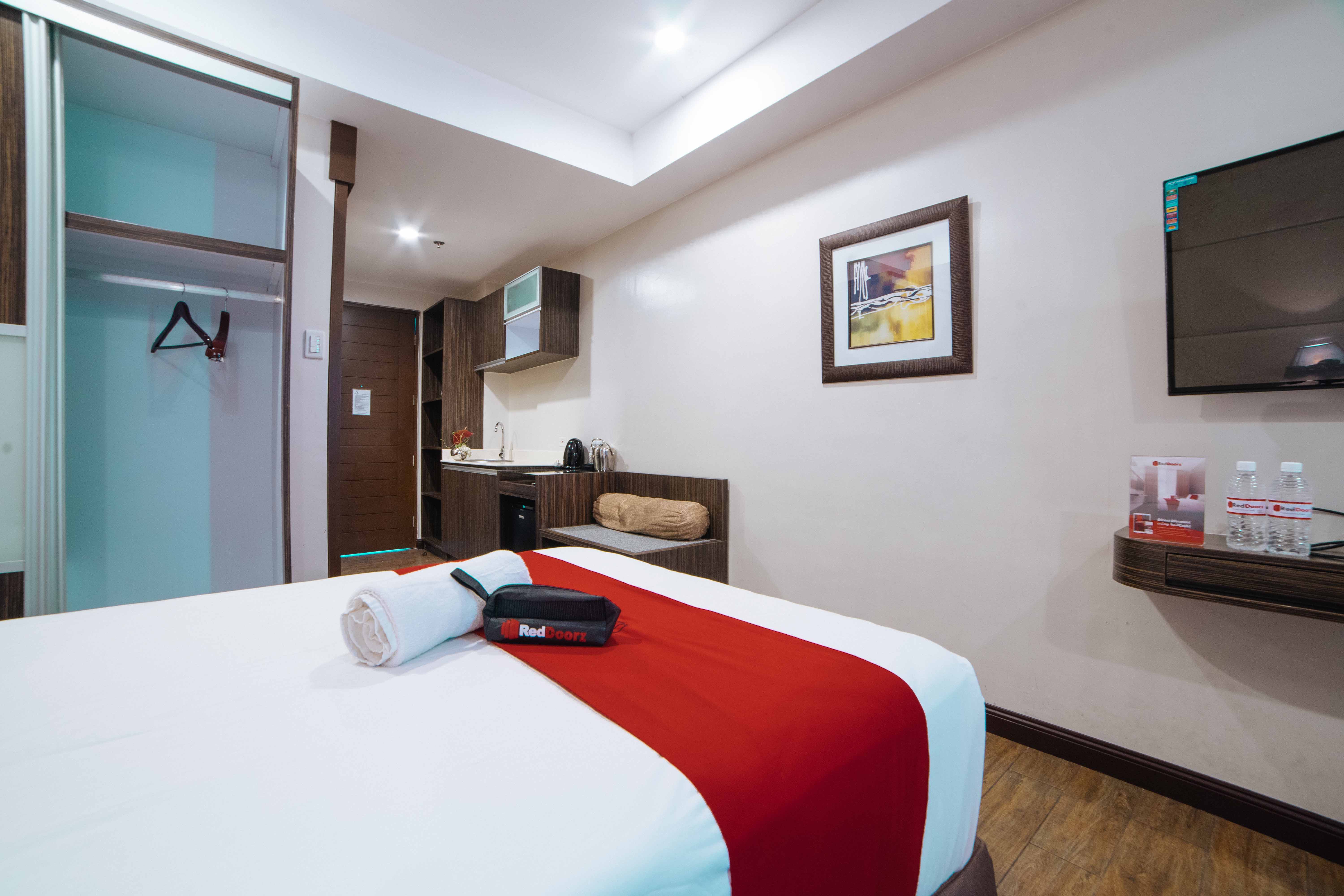 RedDoorz Premium @ West Avenue Quezon City
