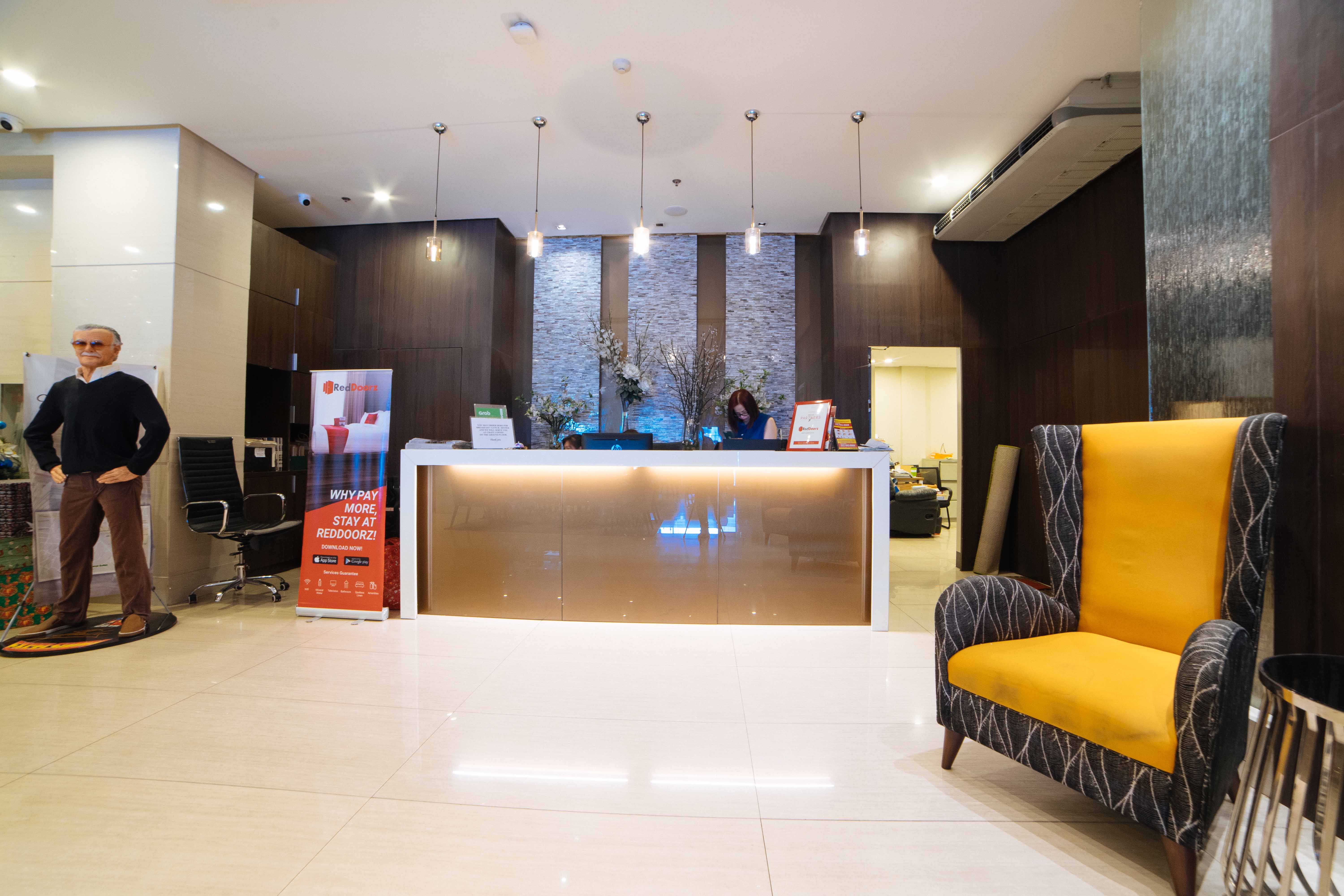 RedDoorz Premium @ West Avenue Quezon City