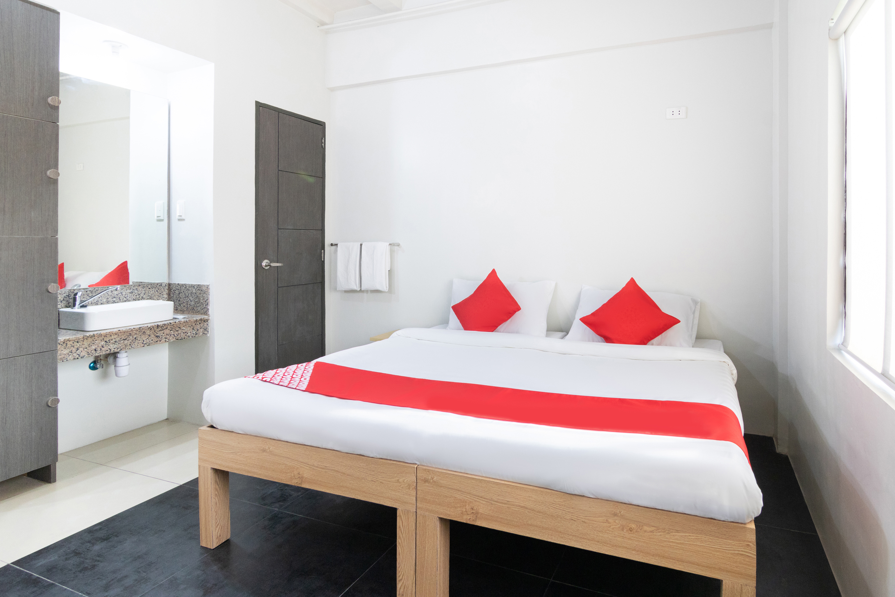 Regal Residences by OYO Rooms