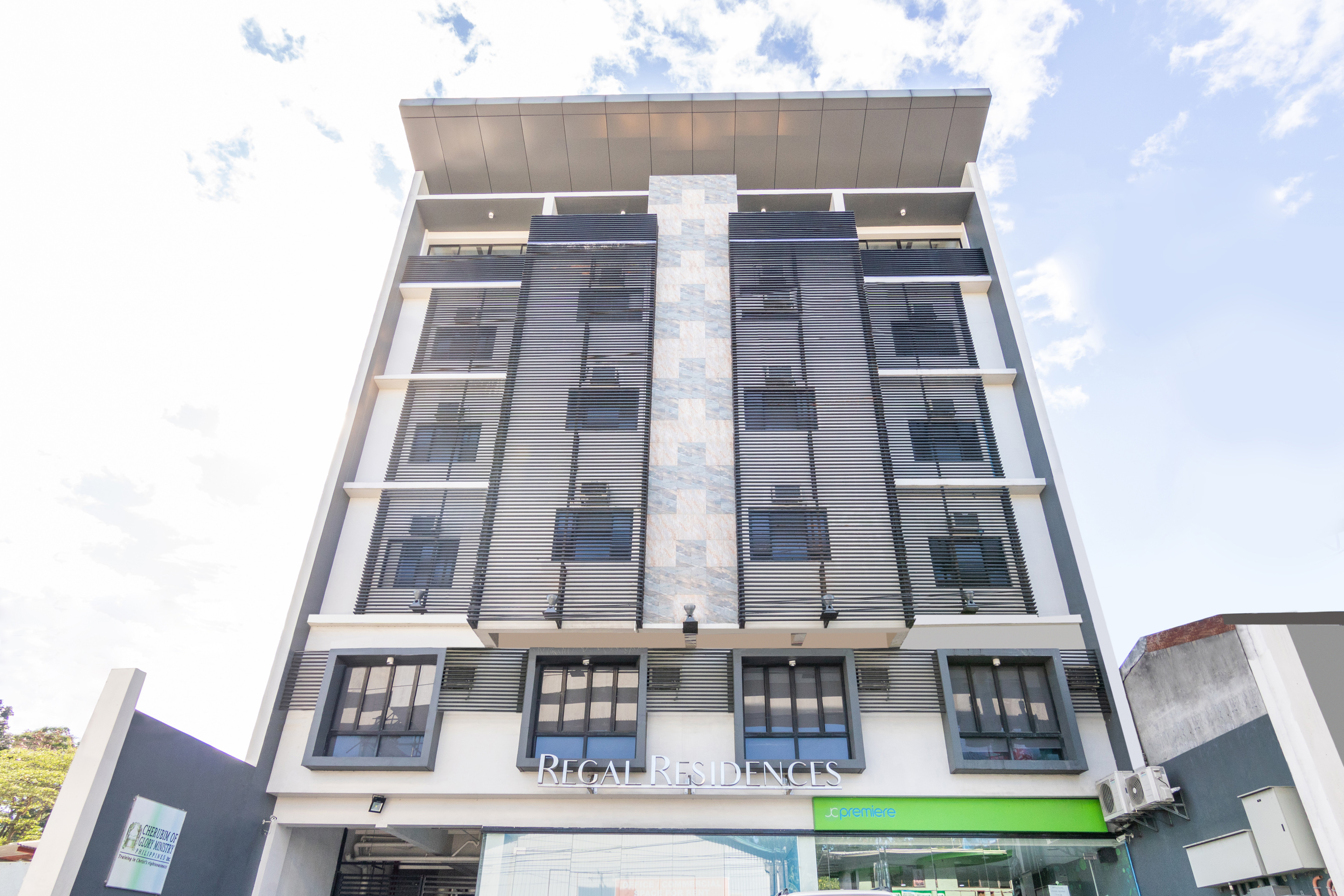 Regal Residences by OYO Rooms
