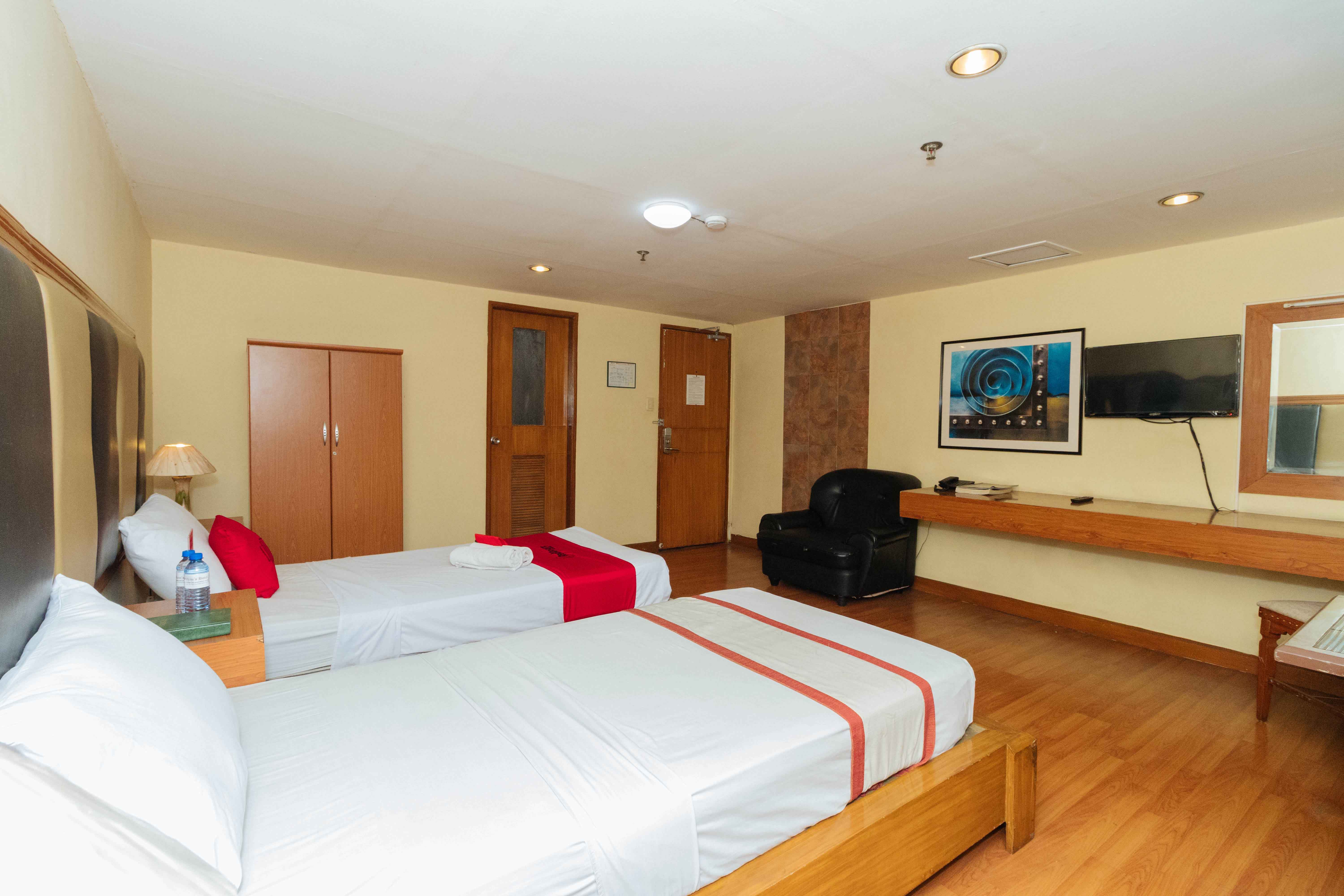 Sir William's Hotel by RedDoorz