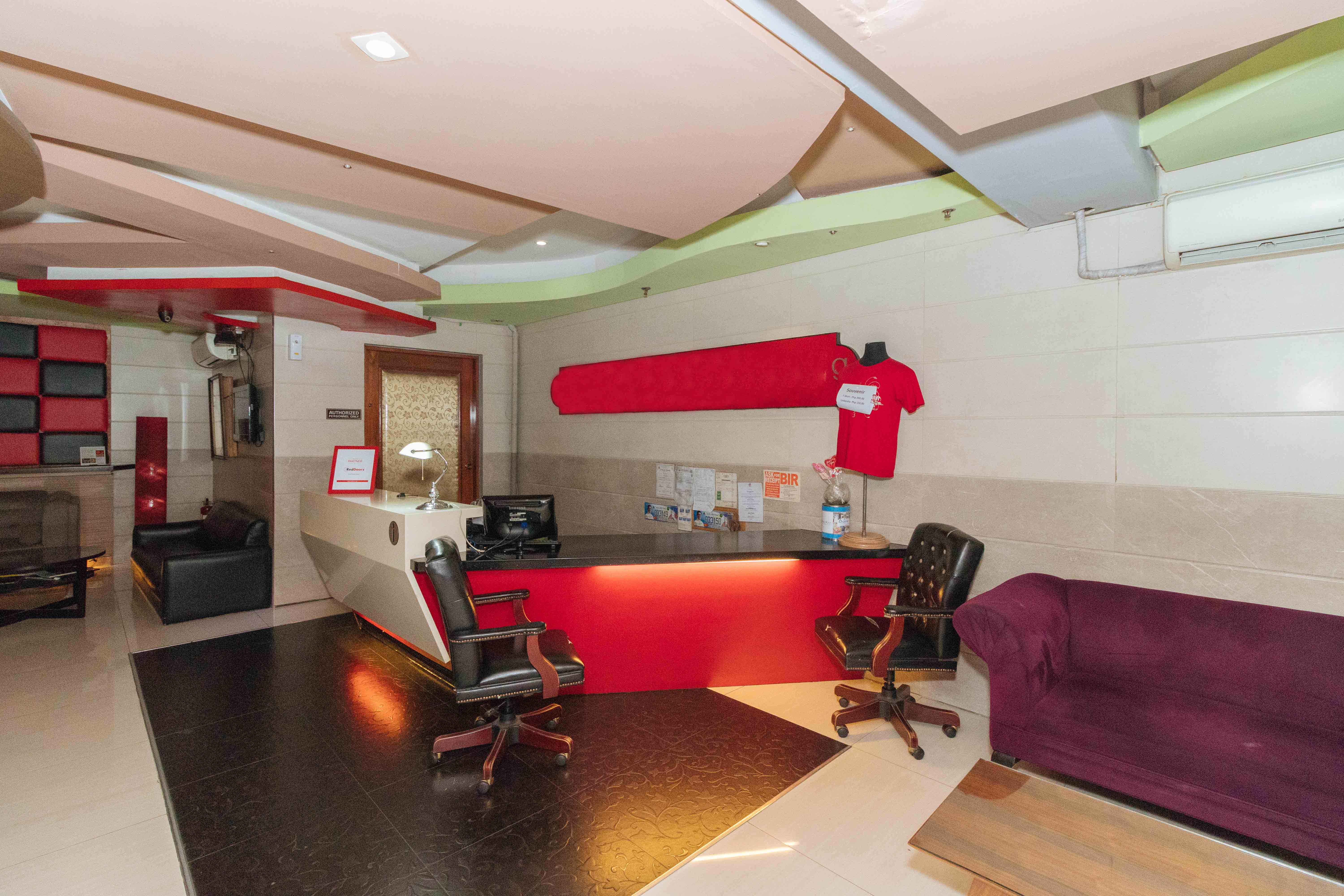 Sir William's Hotel by RedDoorz